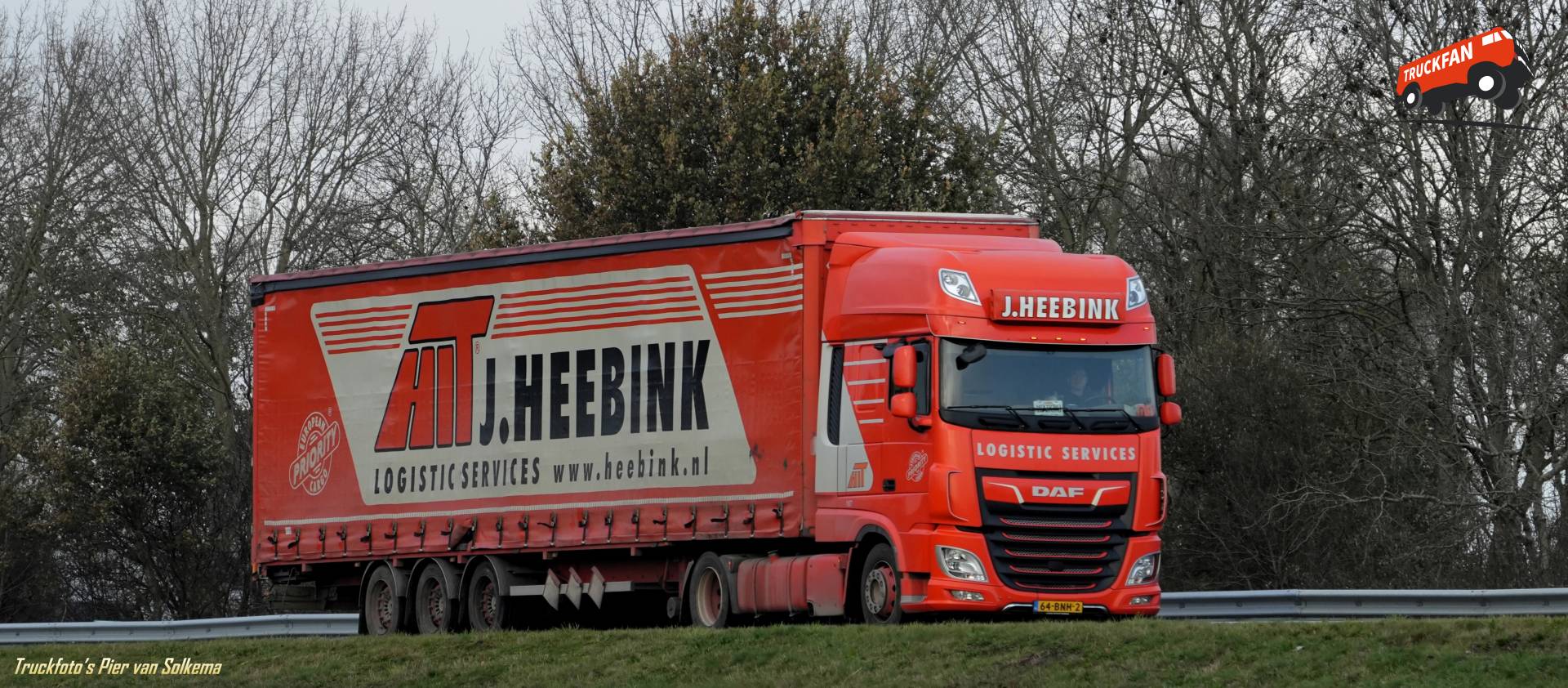 DAF XF vrachtwagen bij A7 Sneek