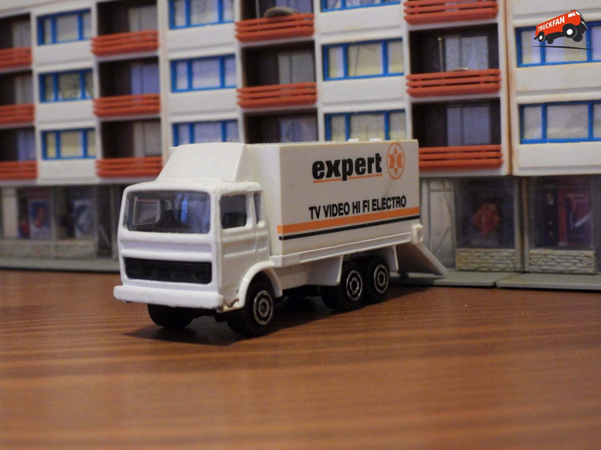 Elektronica uitladen bij een winkel