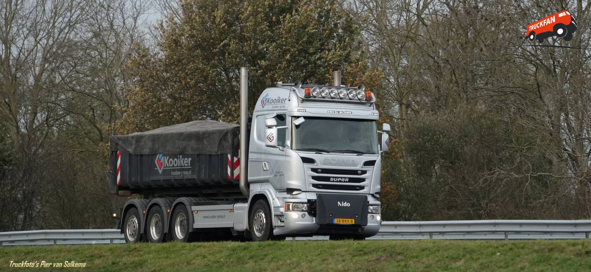 Scania R560 vrachtwagen bij A7 Sneek
