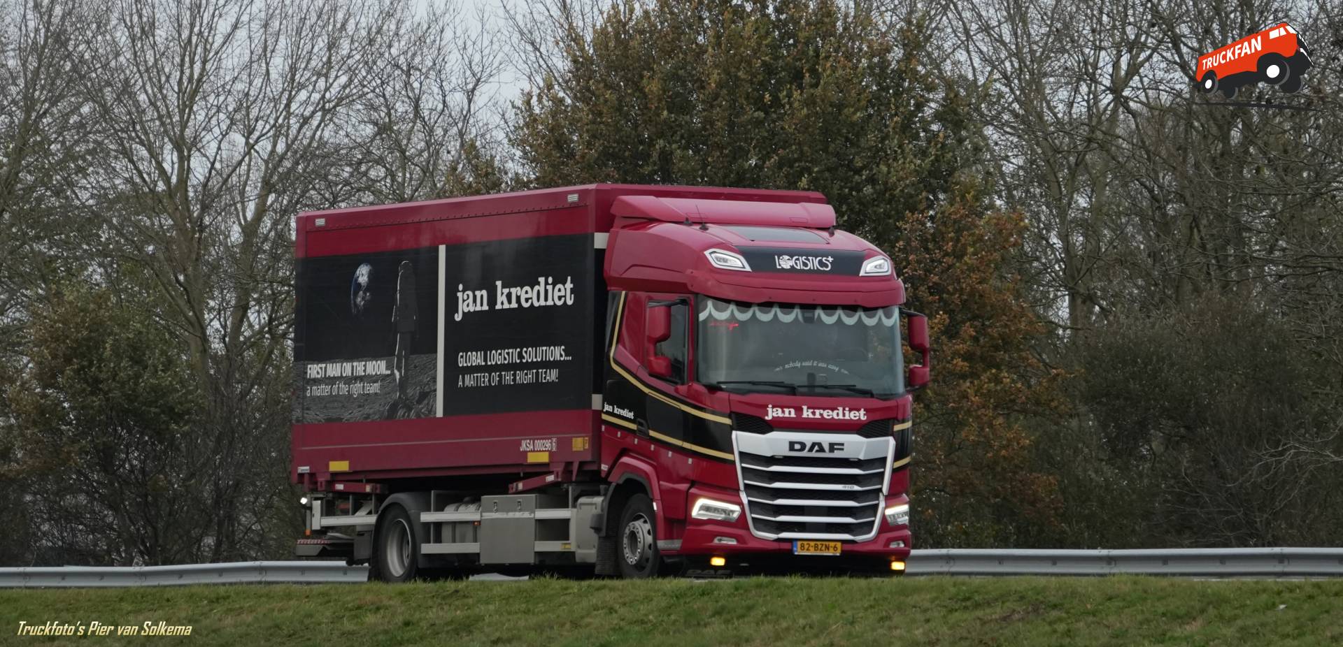 DAF XG vrachtwagen met gesloten opbouw
