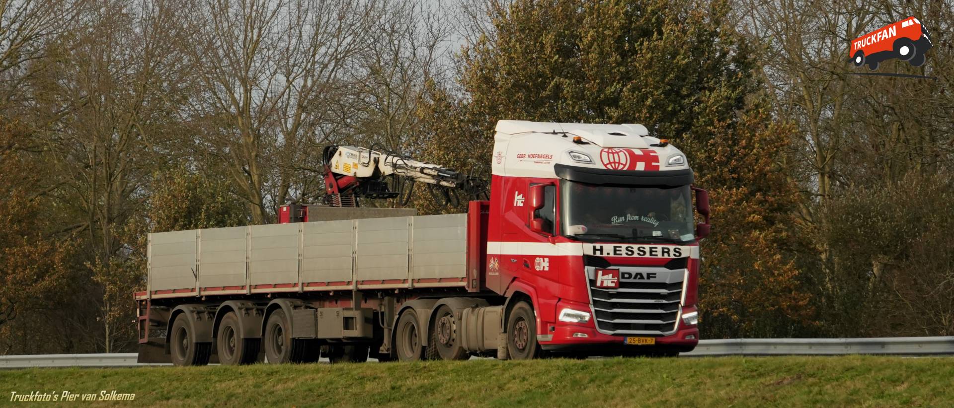 DAF XF vrachtwagen op de A7 bij Sneek