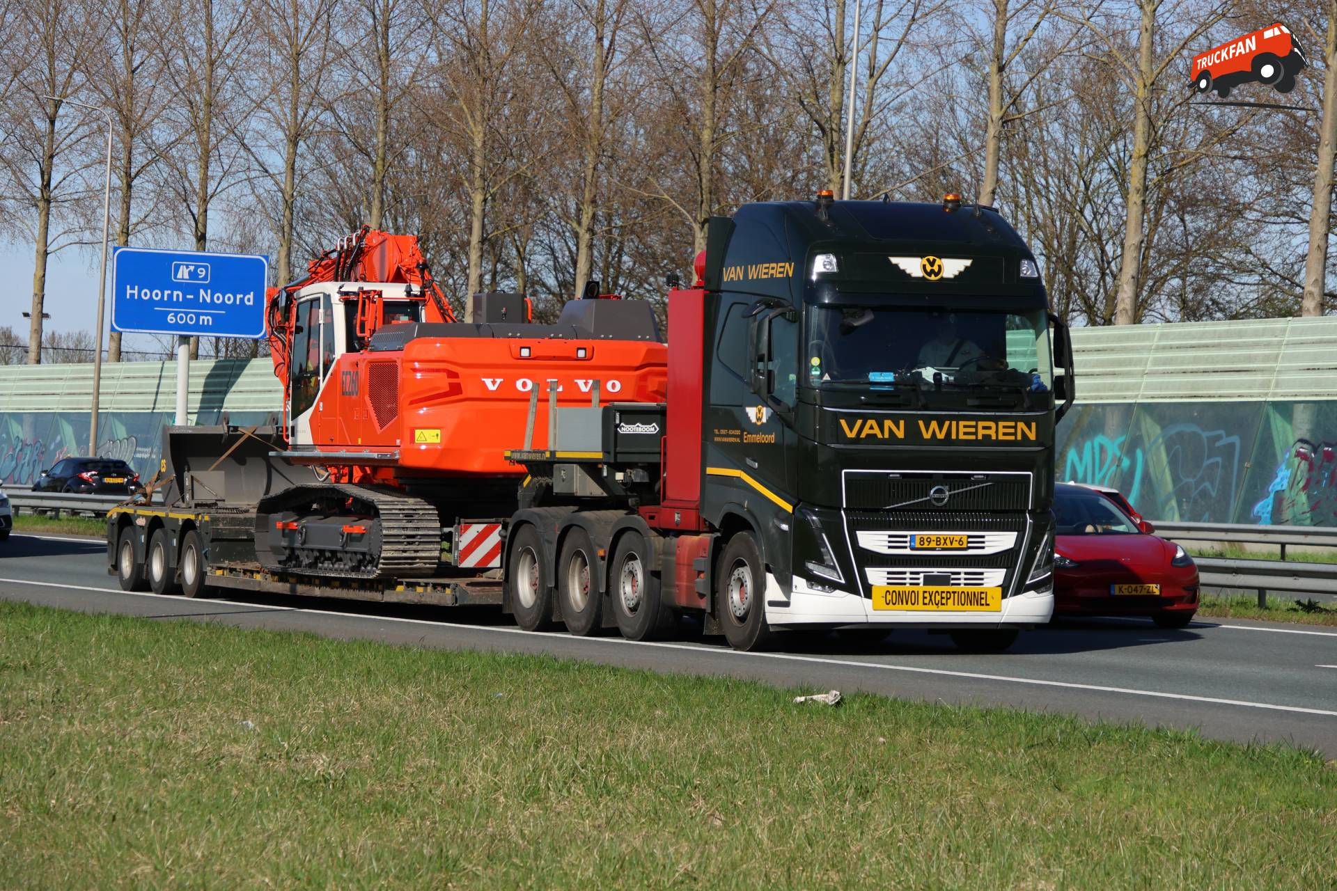 Volvo FH16 vrachtwagen bij A7 Hoorn