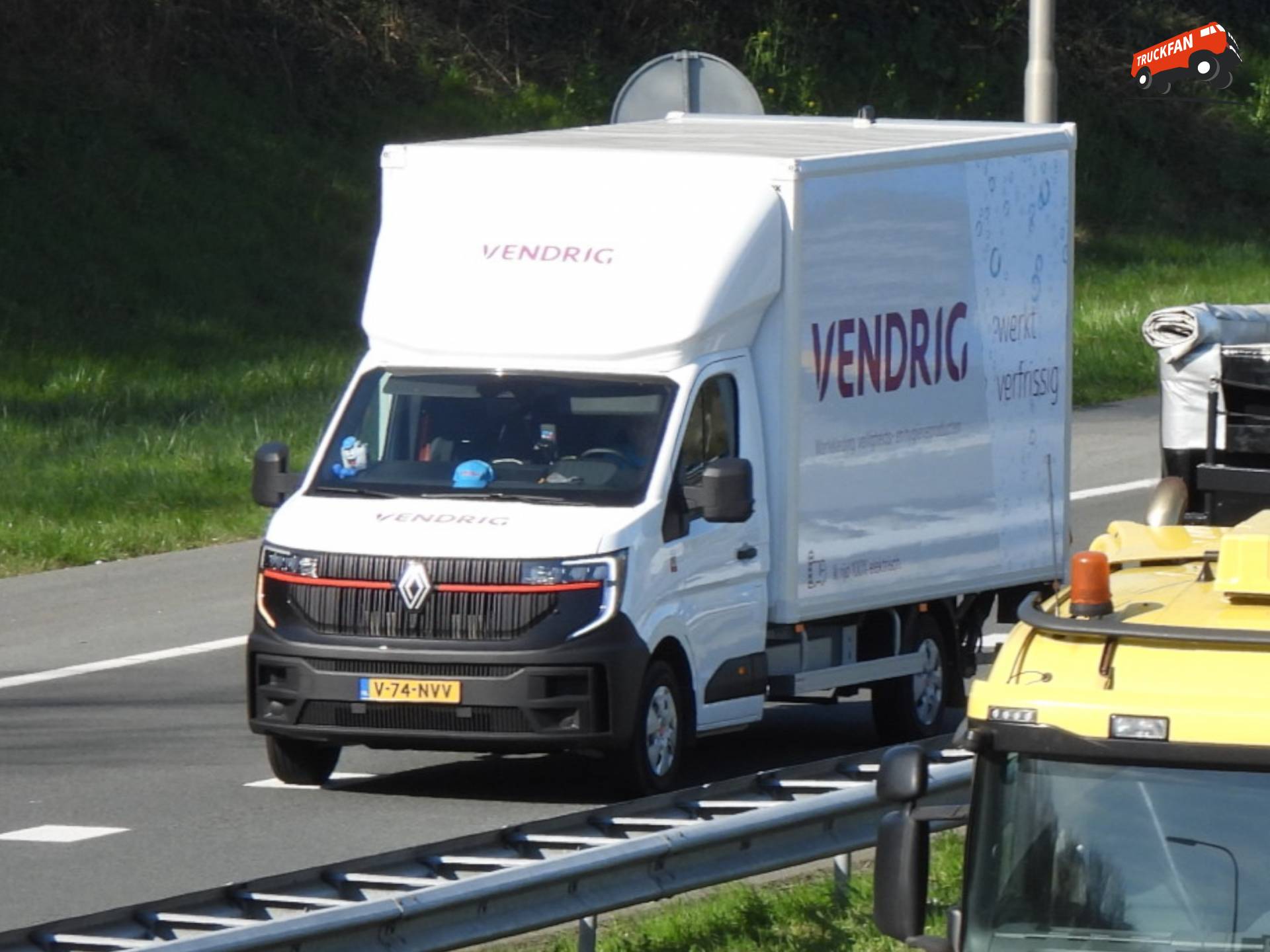 Renault Master Pro E-Tech van 2026