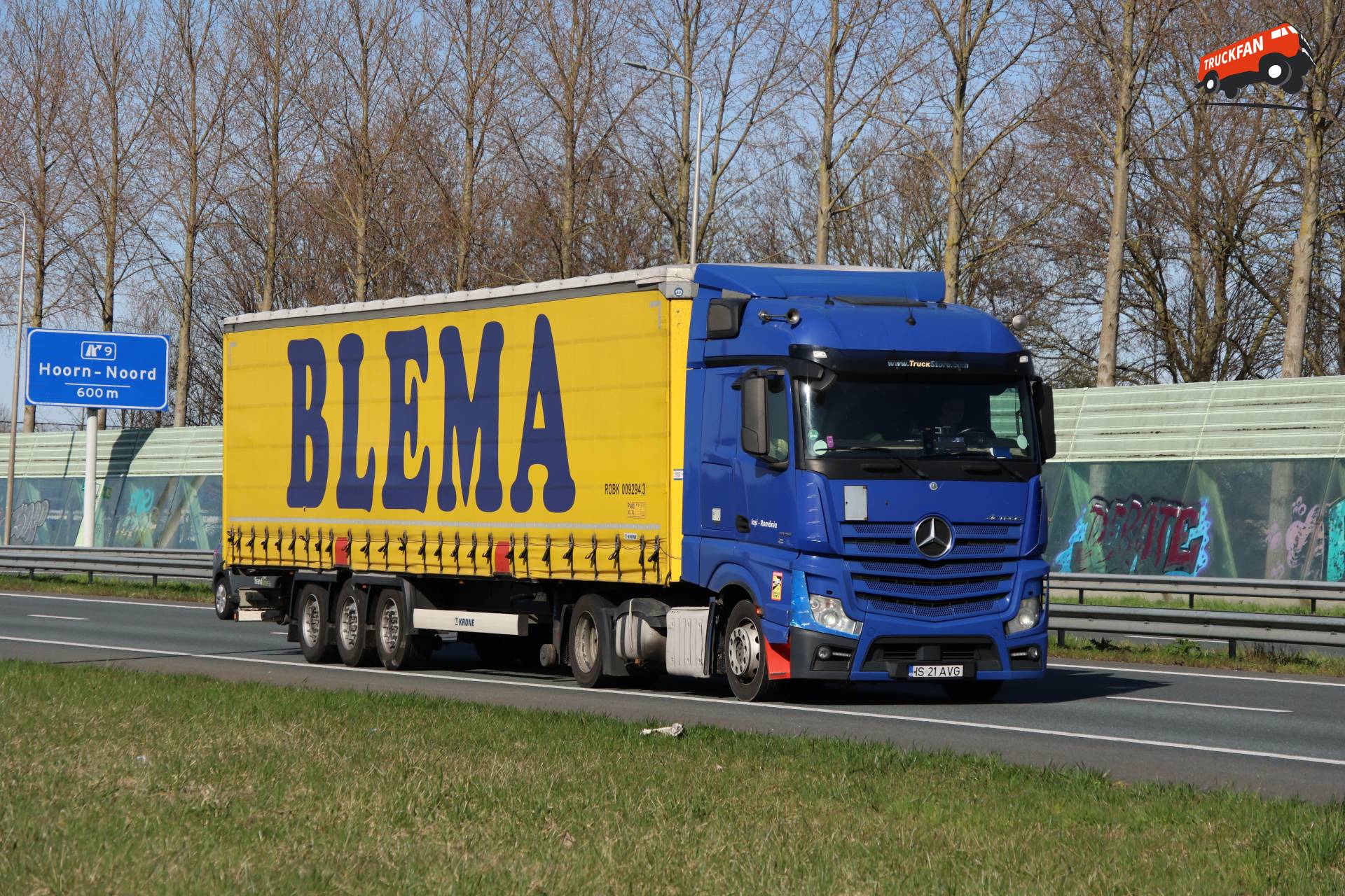 Mercedes-Benz Actros vrachtwagen op de A7 bij Hoorn