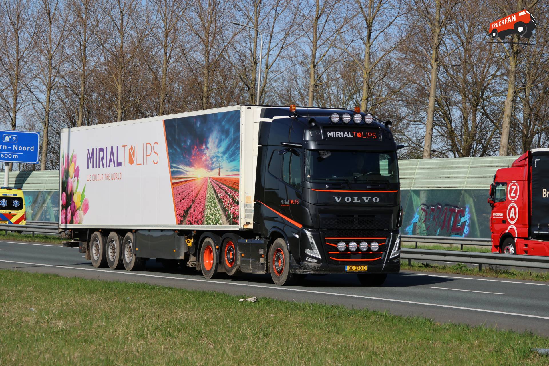 Volvo FH vrachtwagen op de A7 bij Hoorn