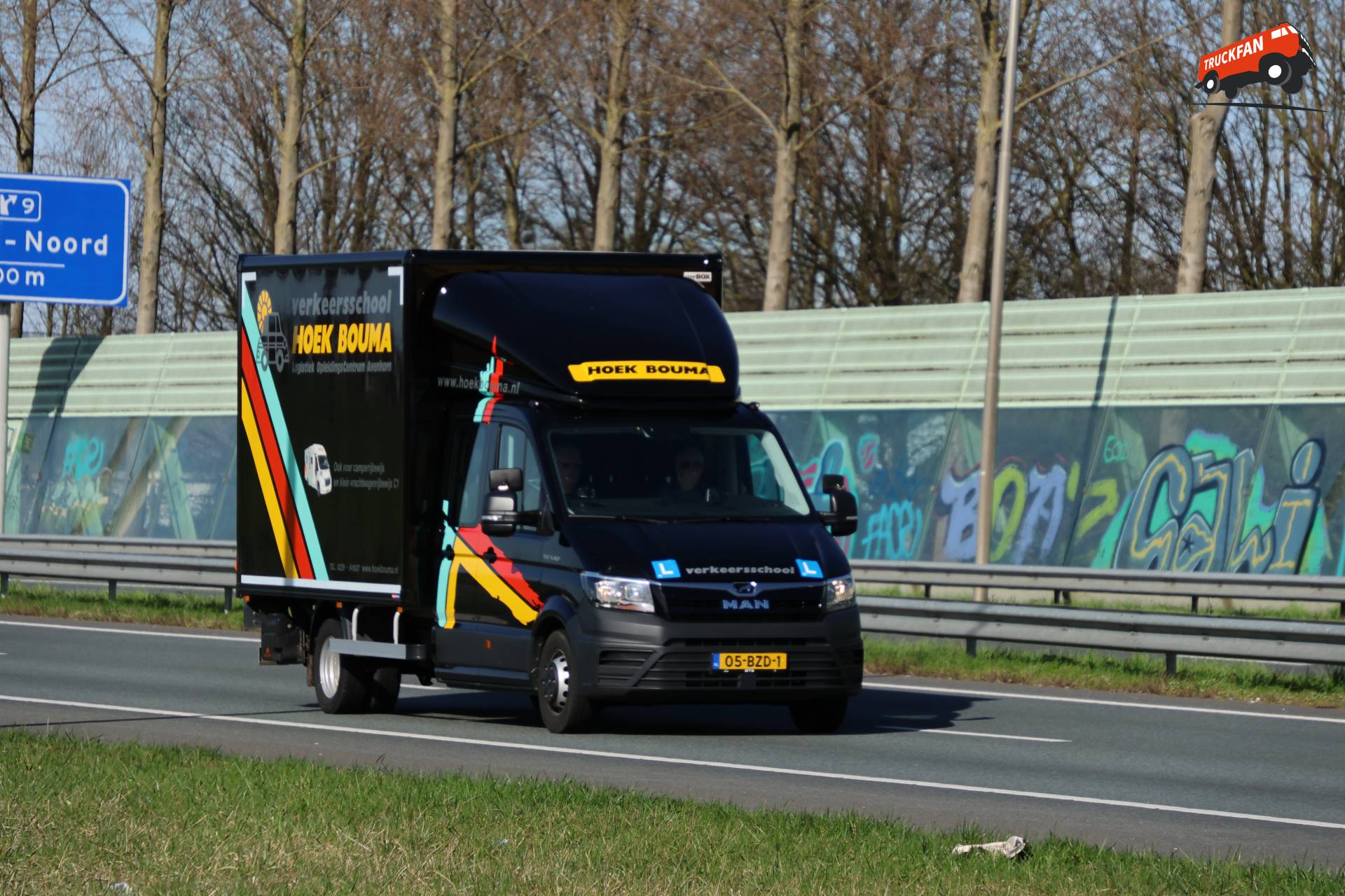 MAN TGE vrachtwagen op A7 bij Hoorn