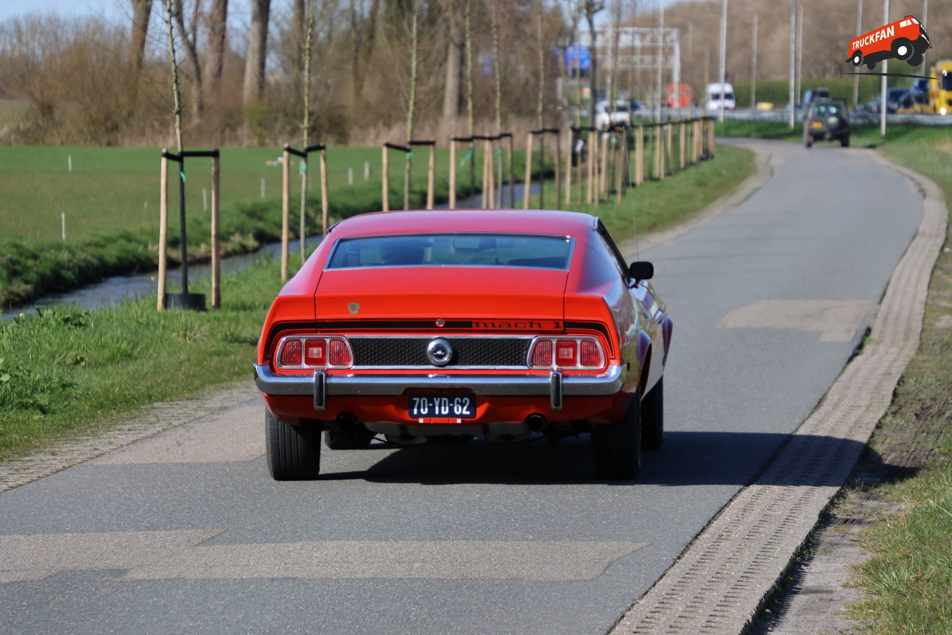 Ford Mustang op de A7 bij Hoorn