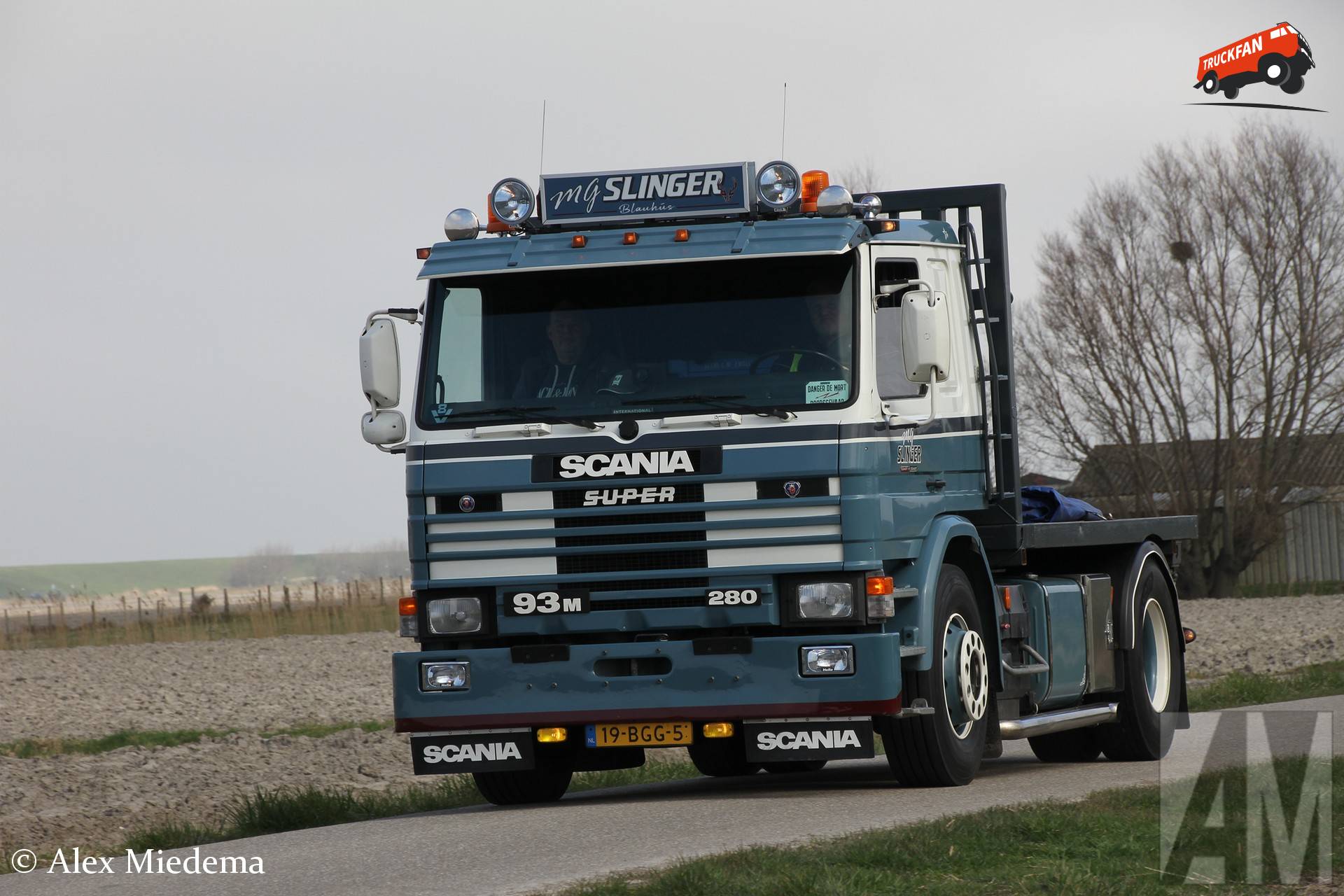 Scania P93M280 vrachtwagen in Noordwesthoek Friesland