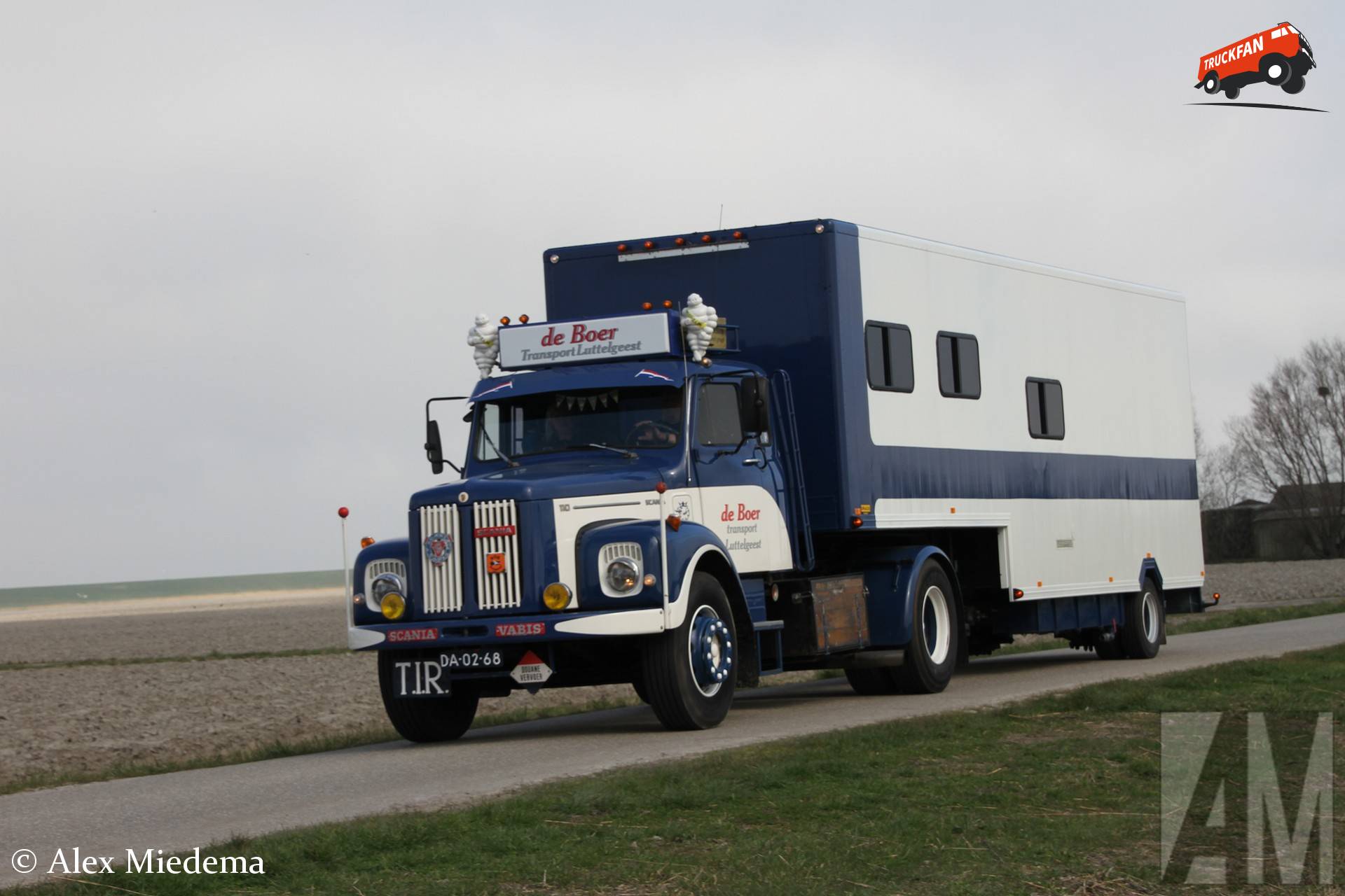 Scania L110 Super truck in de noordwesthoek van Friesland