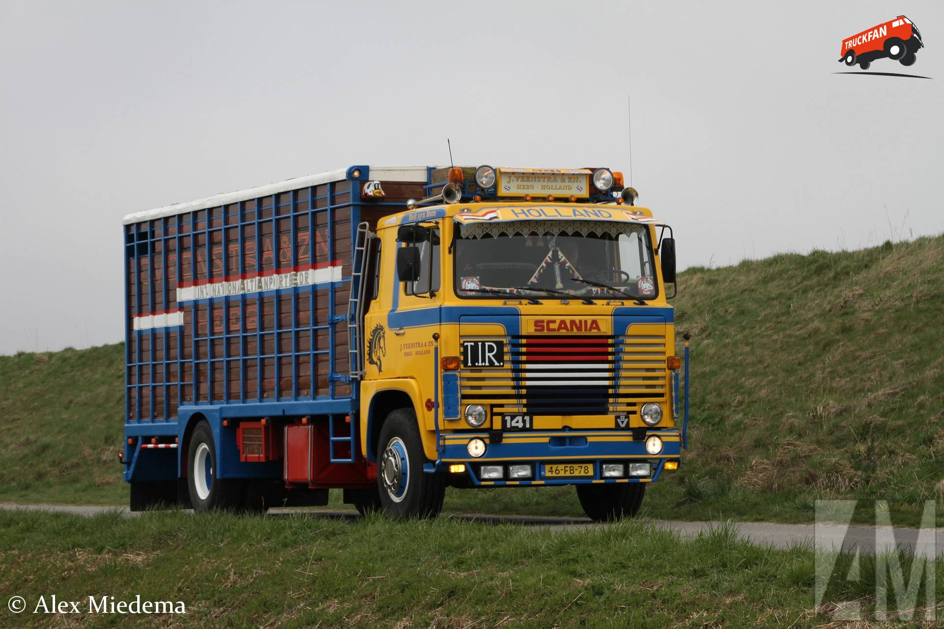 Scania LB141 vrachtwagen in de noordwesthoek van Friesland