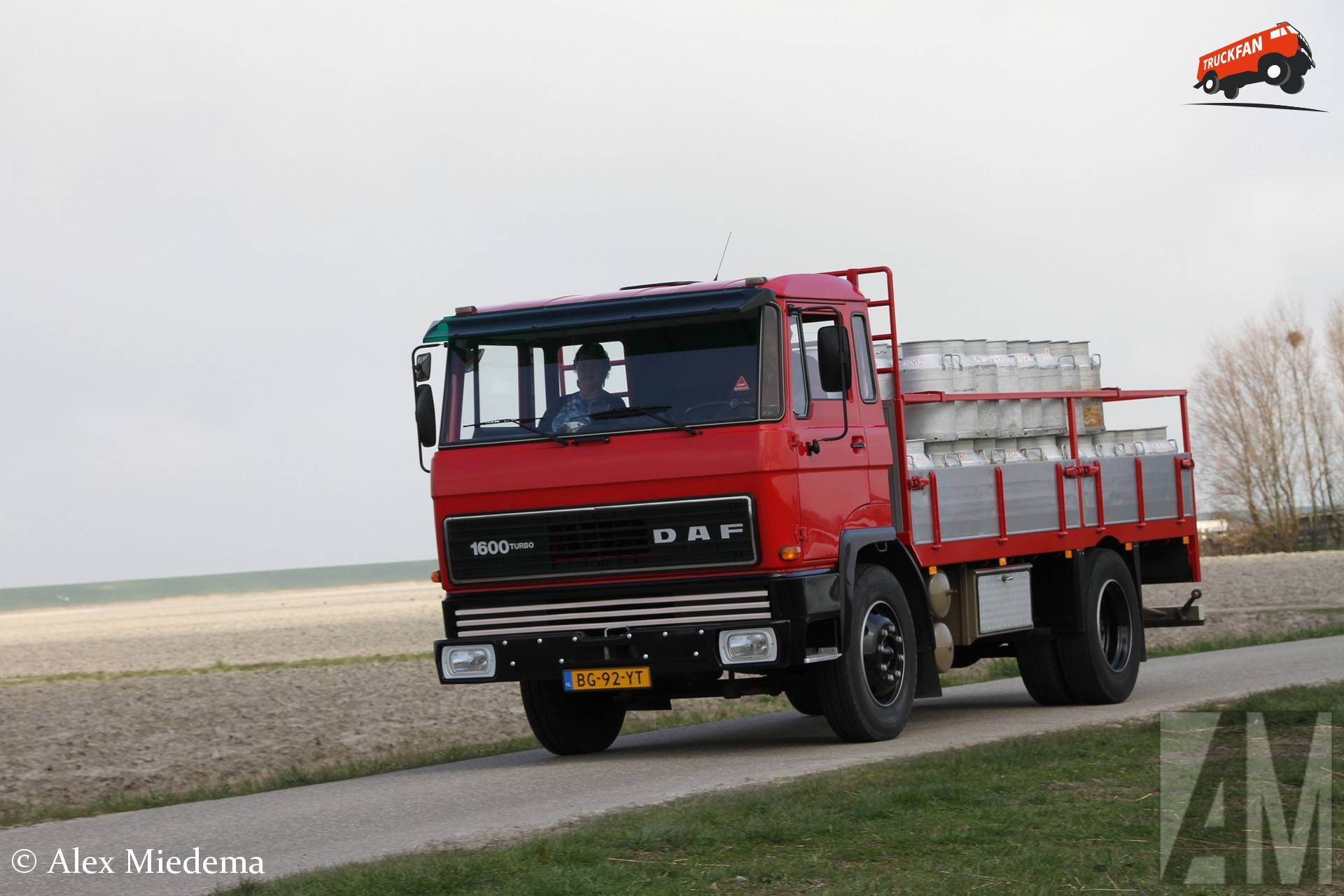 DAF FA1600 truck in de noordwesthoek van Friesland