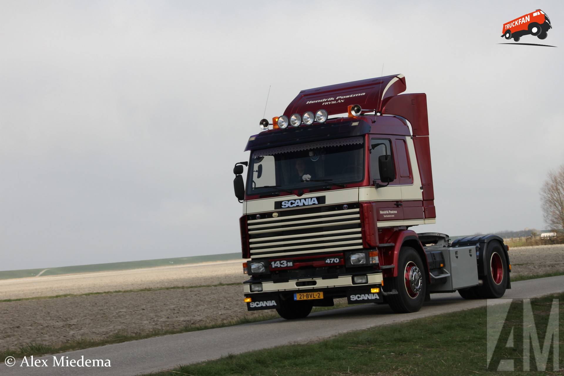 Scania 143M470 truck in Noordwesthoek van Fryslân