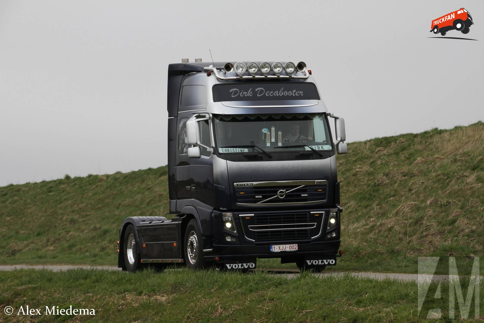 Dirk Decabooter op de Koedijk met zijn Volvo FH16