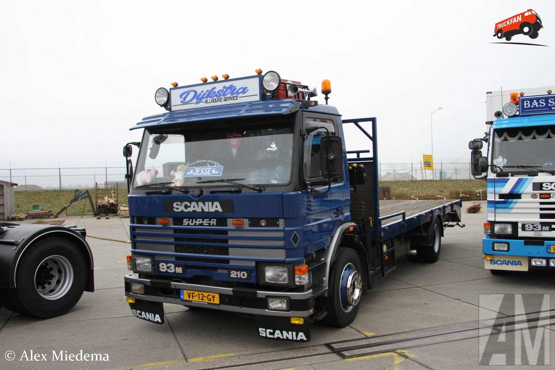 Scania P93M210 vrachtwagen in de Noordwesthoek van Friesland