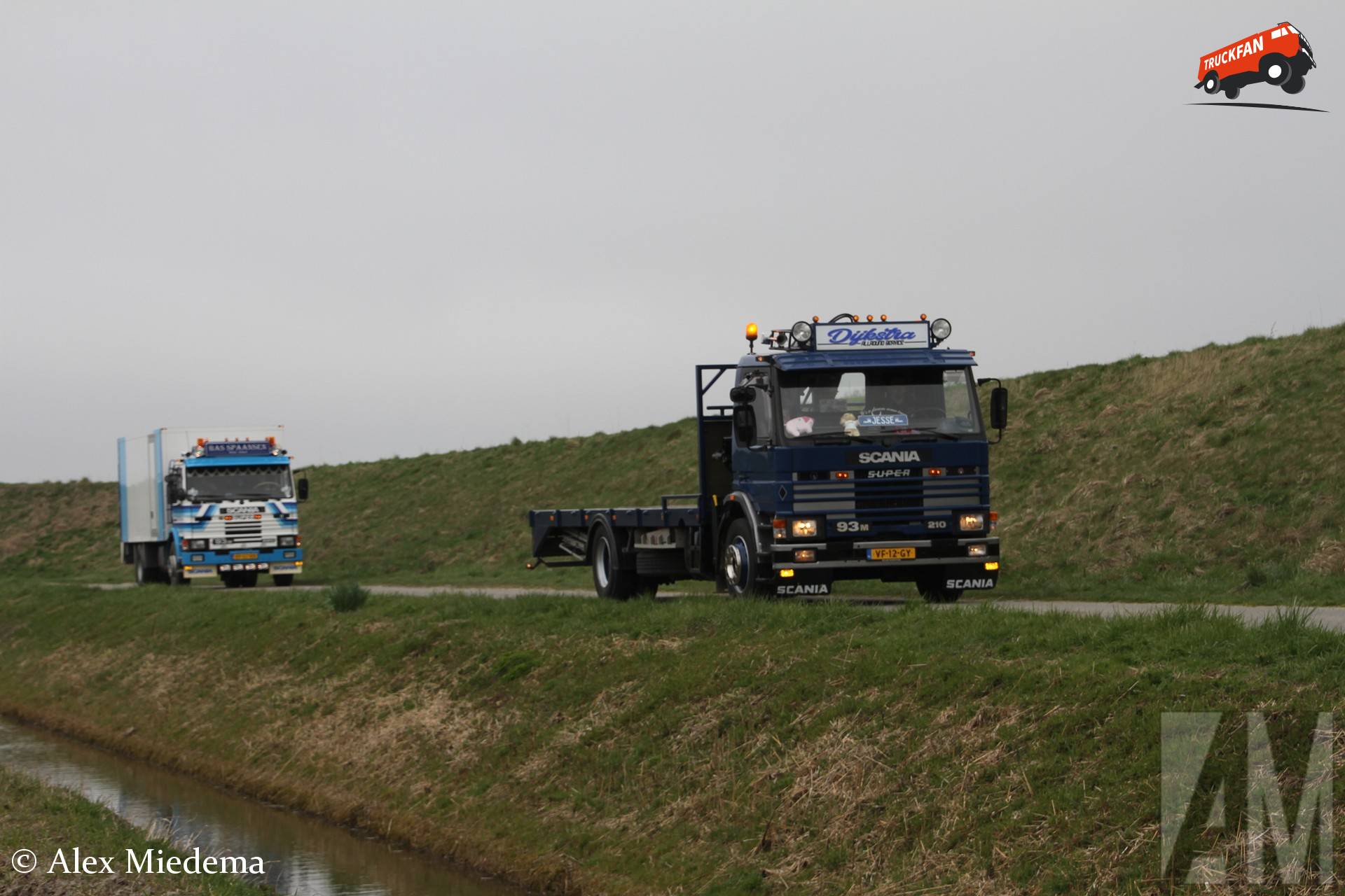 Gabriël Dijkstra en Bas Spaansen met hun Scania 93's