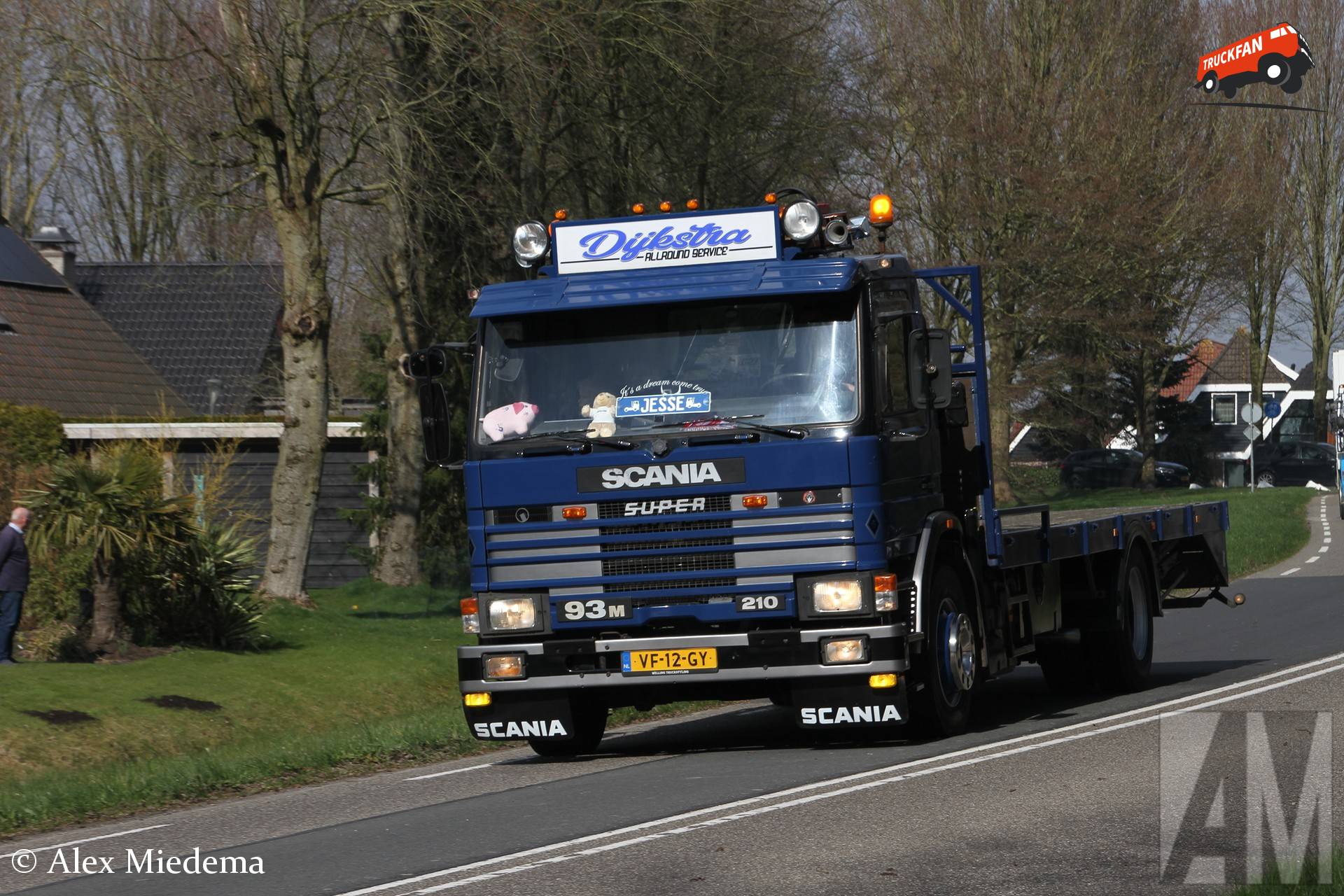 Scania P93M210 vrachtwagen in de Noordwesthoek van Friesland