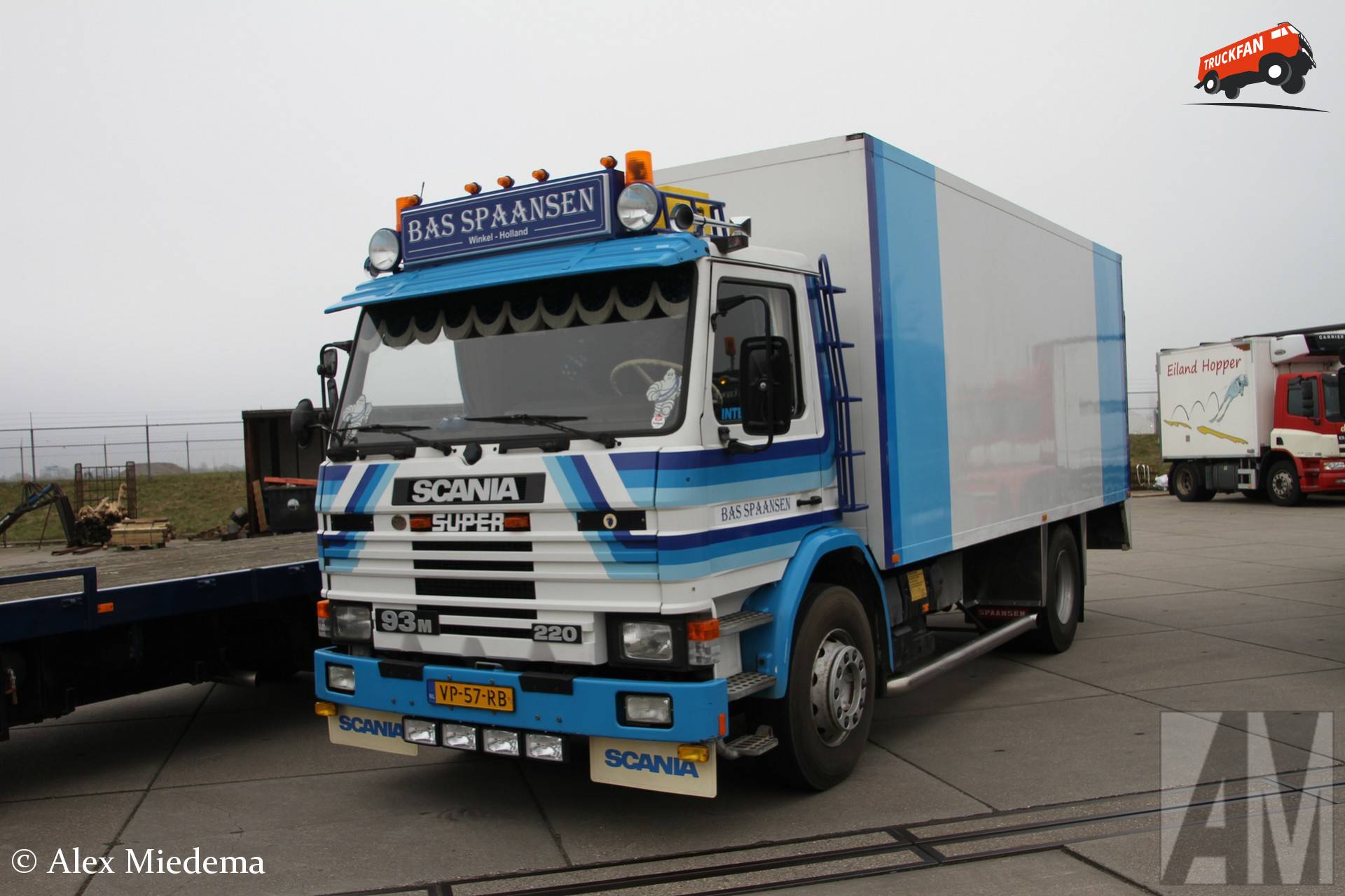 Scania P93M220 vrachtwagen in de Noordwesthoek van Friesland