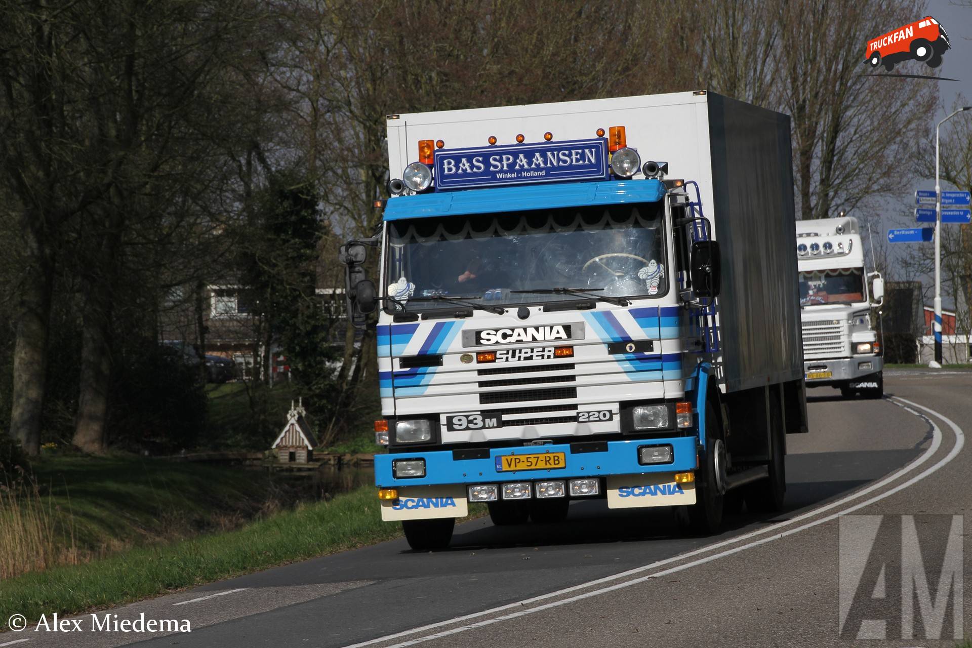 Scania P93M220 vrachtwagen in de Noordwesthoek van Friesland