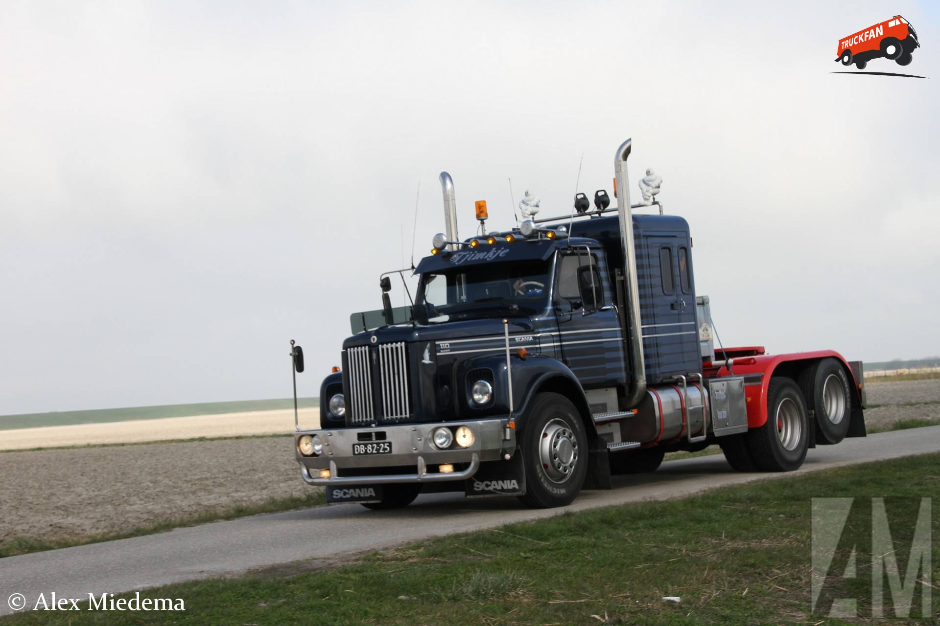 Scania LS110 Super truck in de noordwesthoek van Friesland