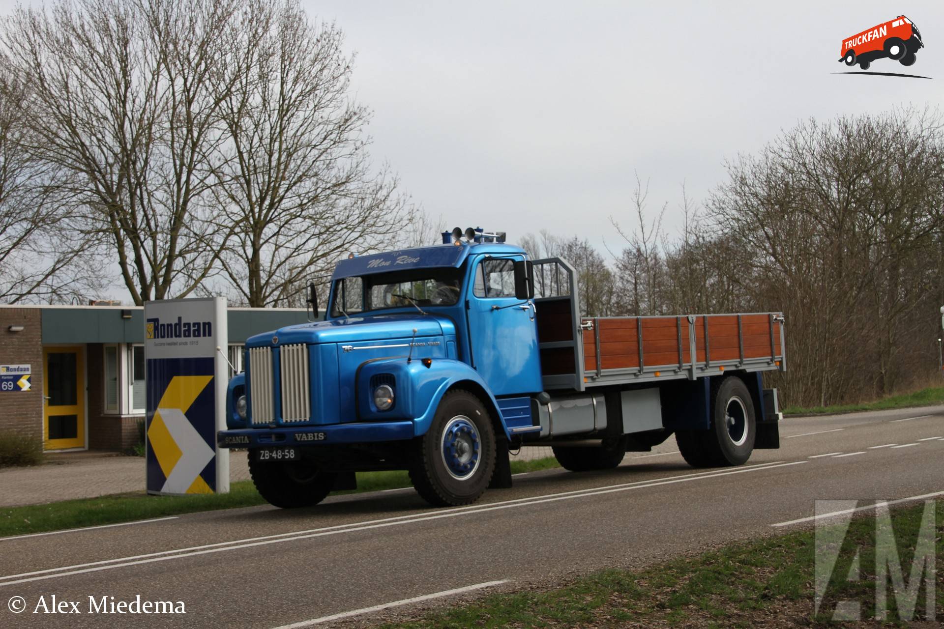 Scania-Vabis L76 vrachtwagen in de Noordwesthoek van Friesland