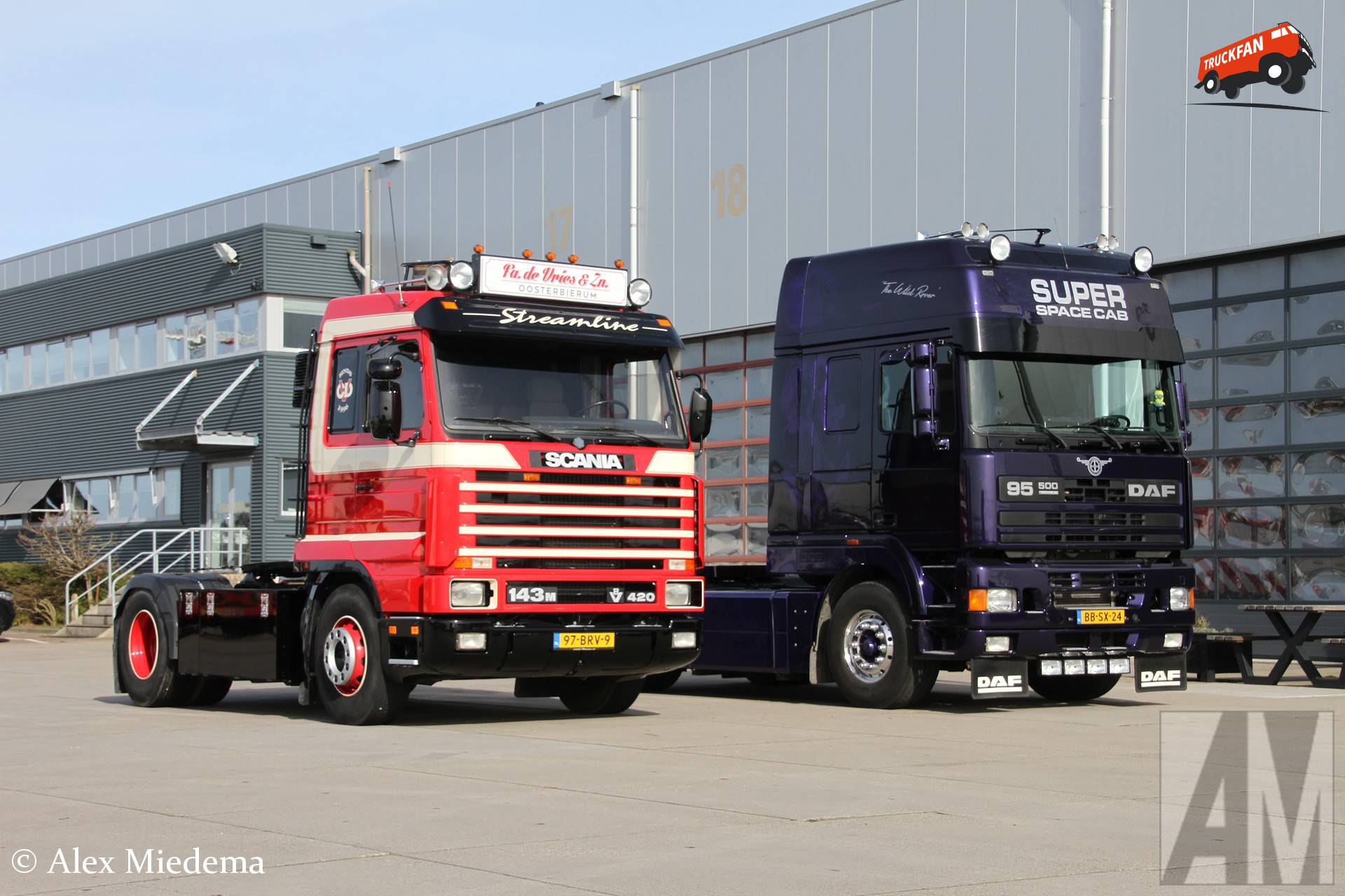 Youngtimer-duo bij Berend Rinsma daags voor 'trucks on tour'