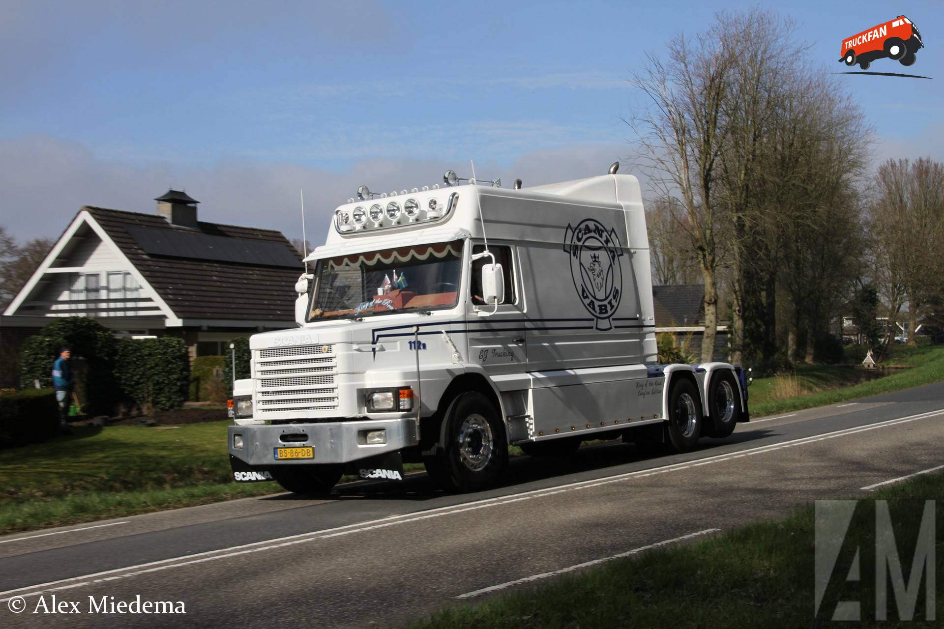 Scania T112E Longline vrachtwagen in Friesland
