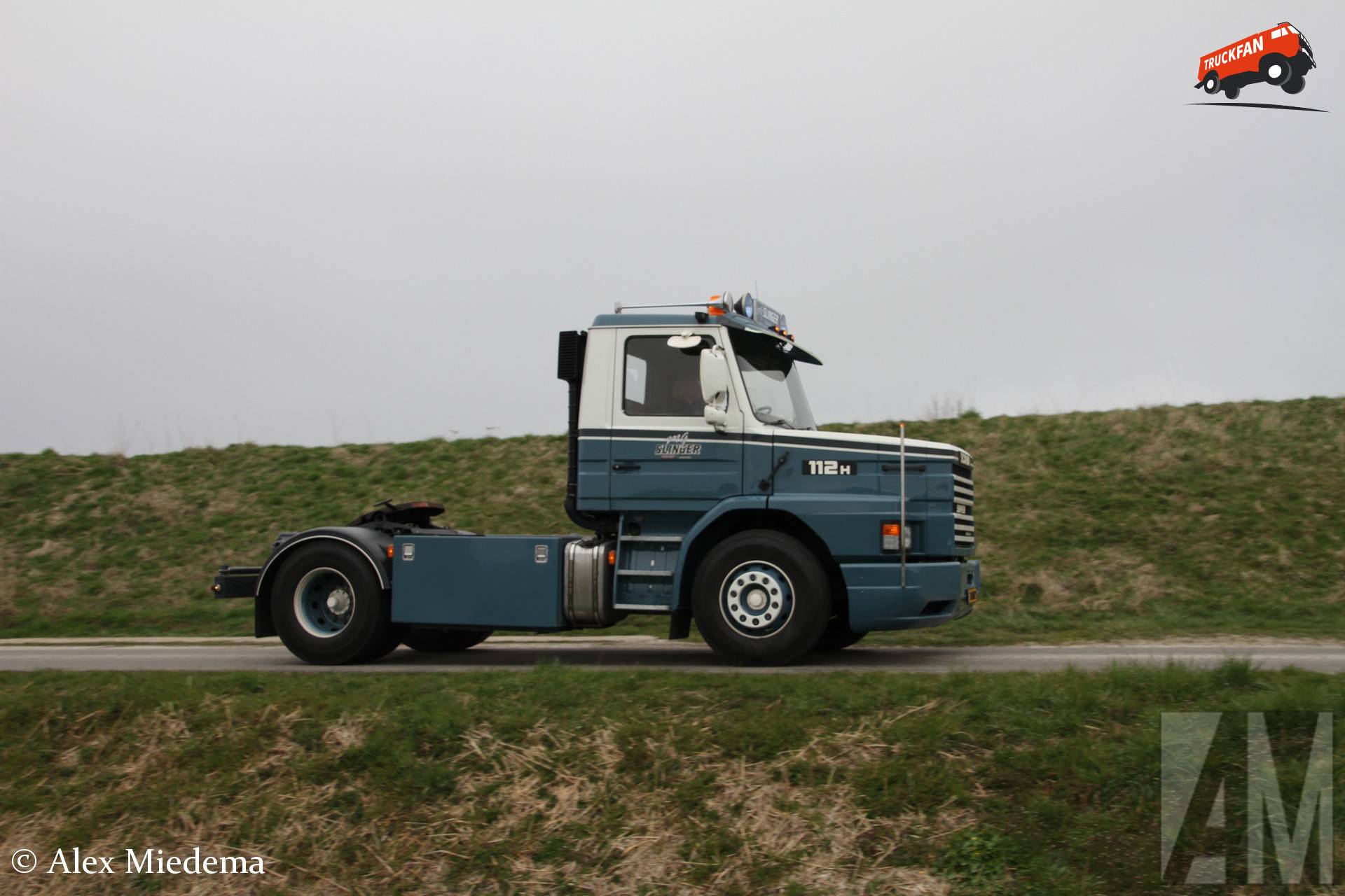 Scania T112 vrachtwagen in de Noordwesthoek van Friesland