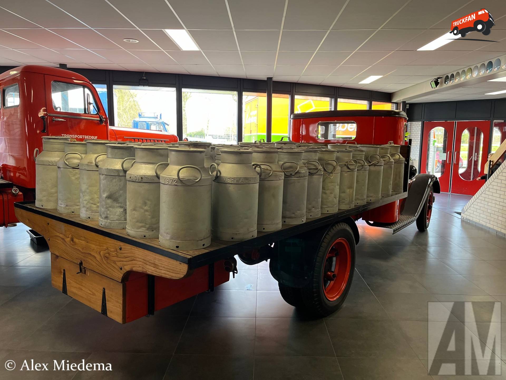 Diamond T truck model 30 bij Garage Rinsma Berlikum