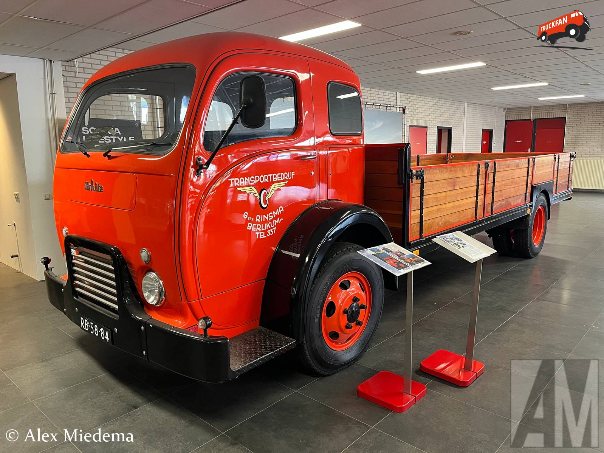 White model 3014 truck in Rinsma Berlikum