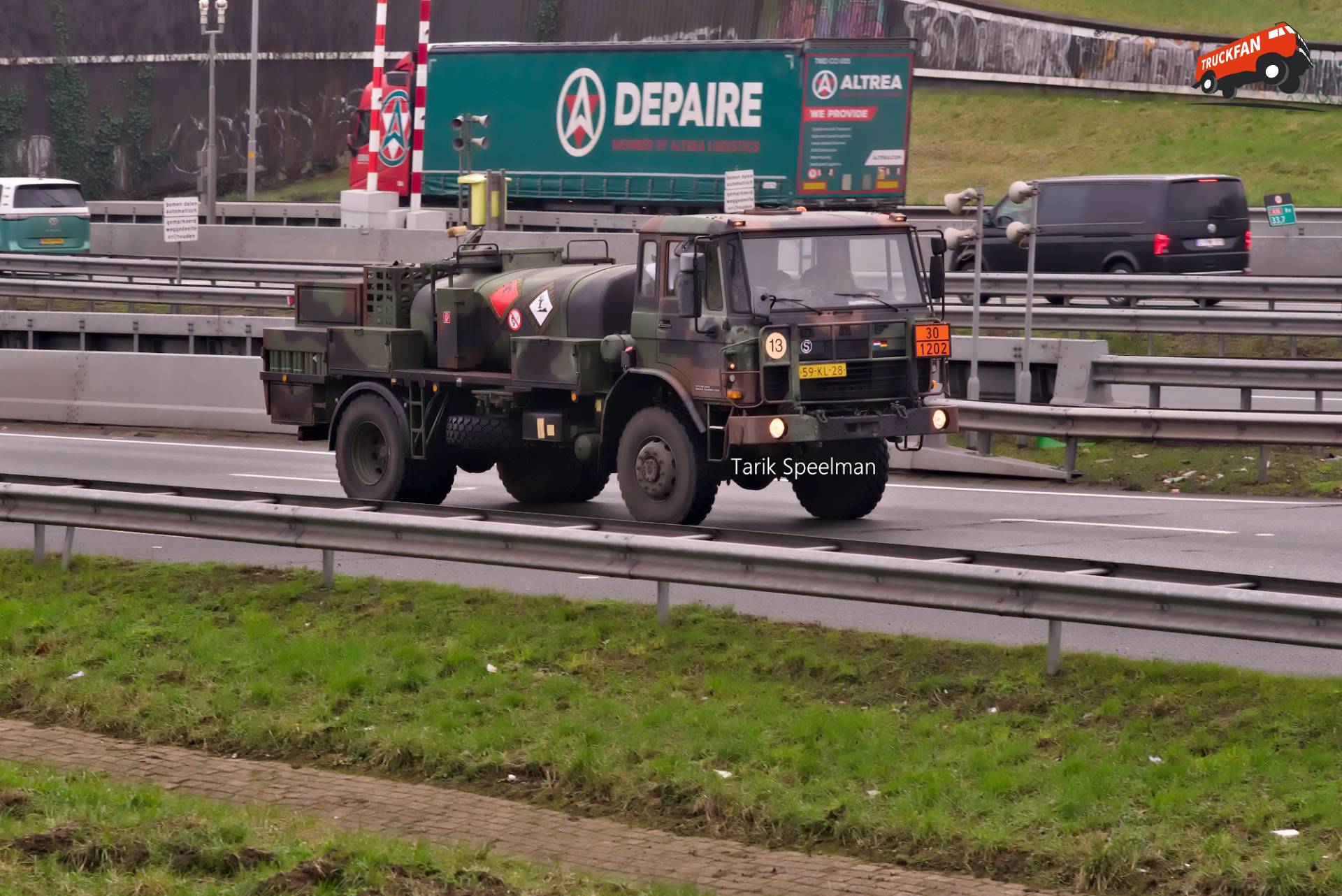 DAF vrachtwagen Defensie met kenteken 59-KL-28