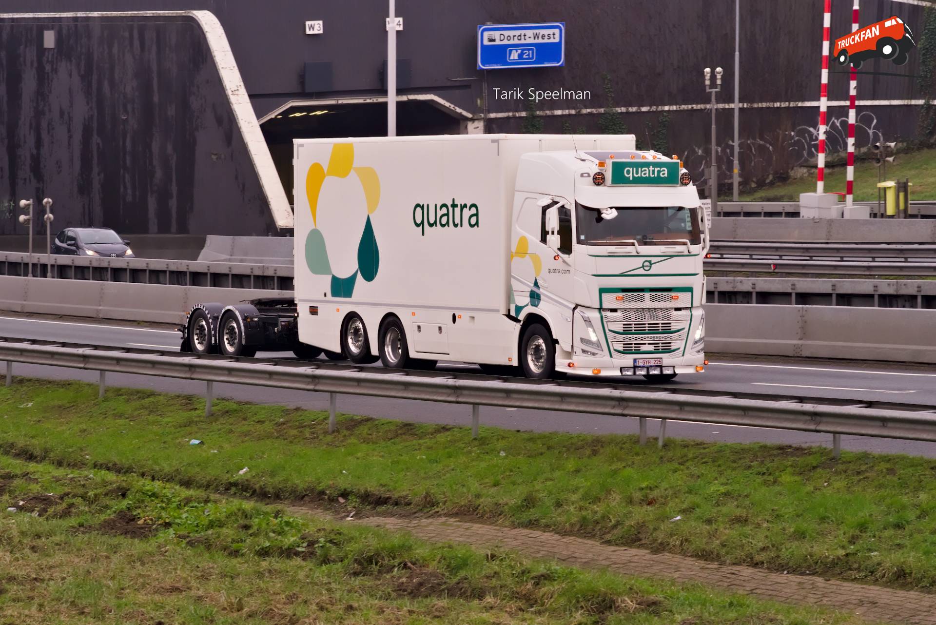 Volvo FH 5th Gen vrachtwagen op A16