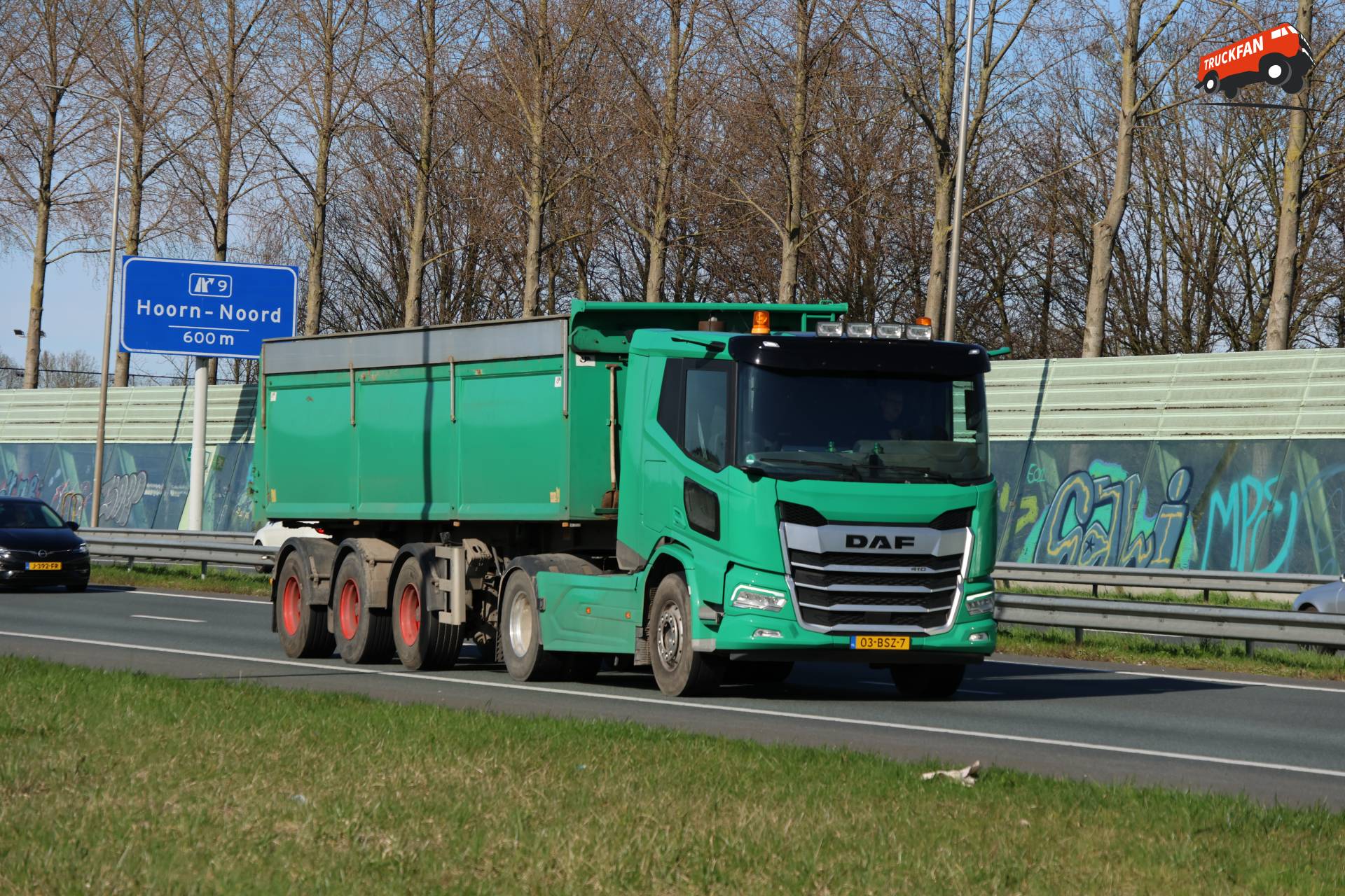 DAF XD truck op de A7 bij Hoorn