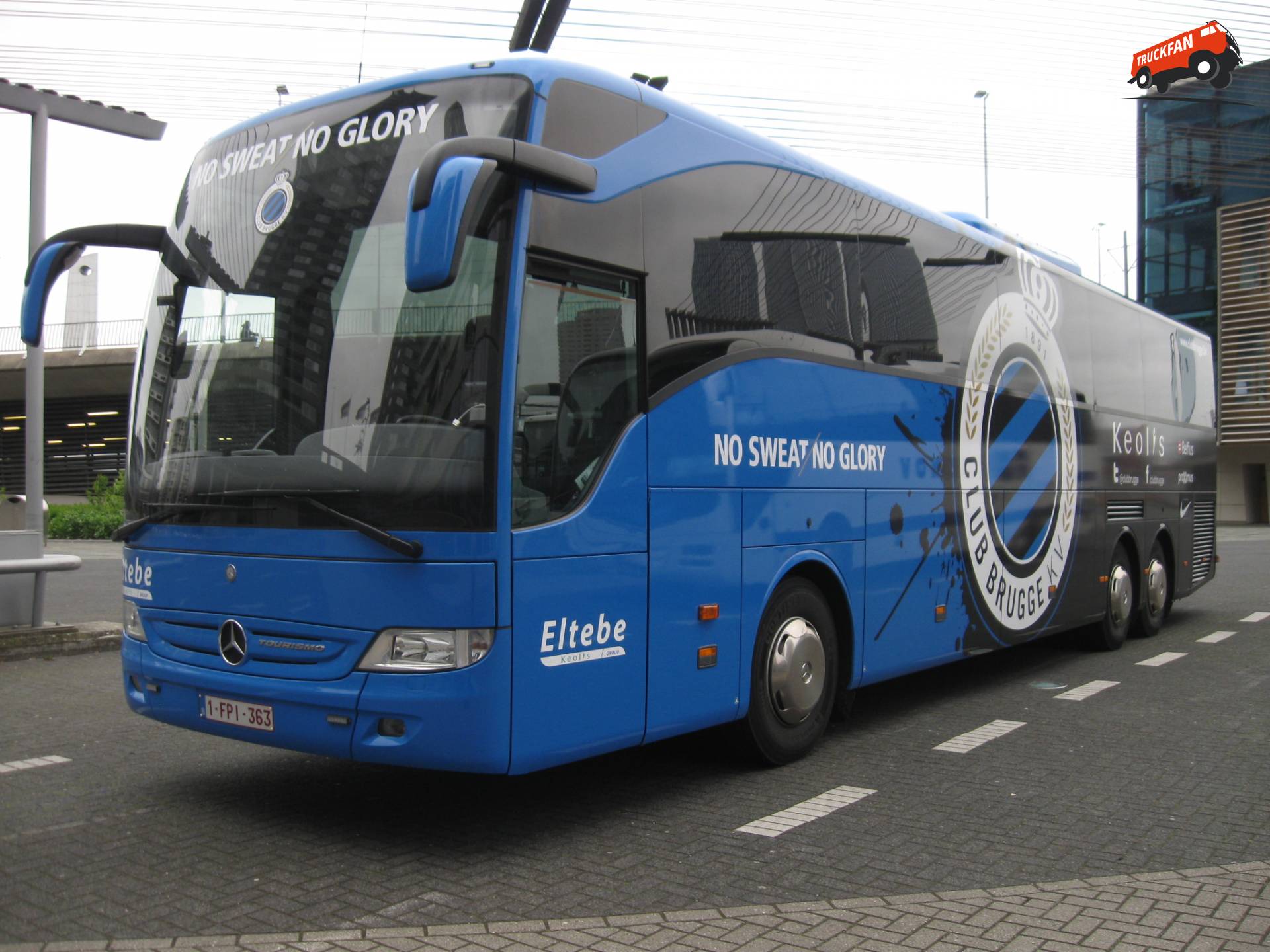 Club Brugge spelersbus in Rotterdam