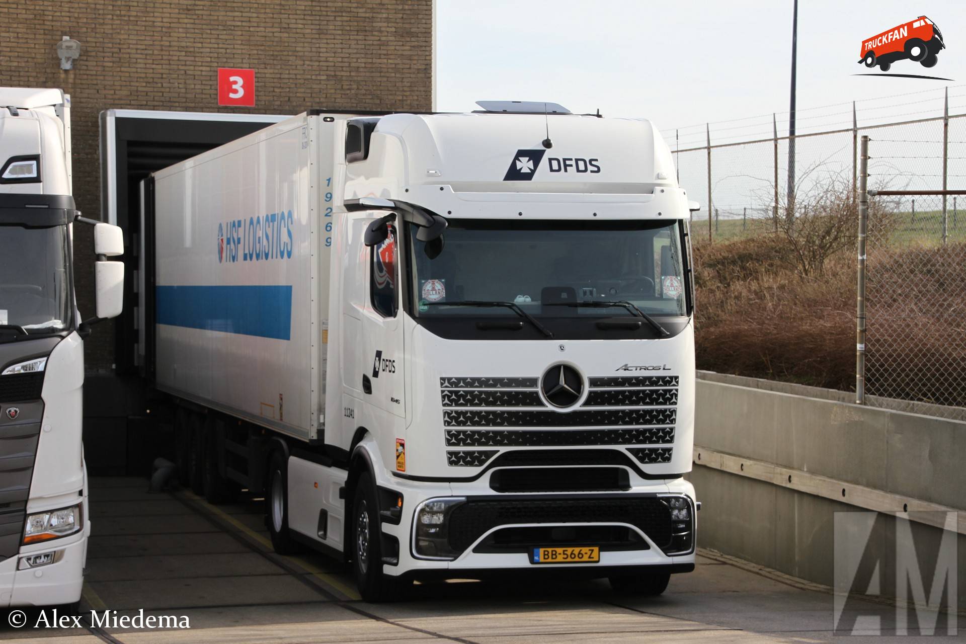 Mercedes-Benz Actros L Pro Cabin van DFDS met opvallende 'grille'