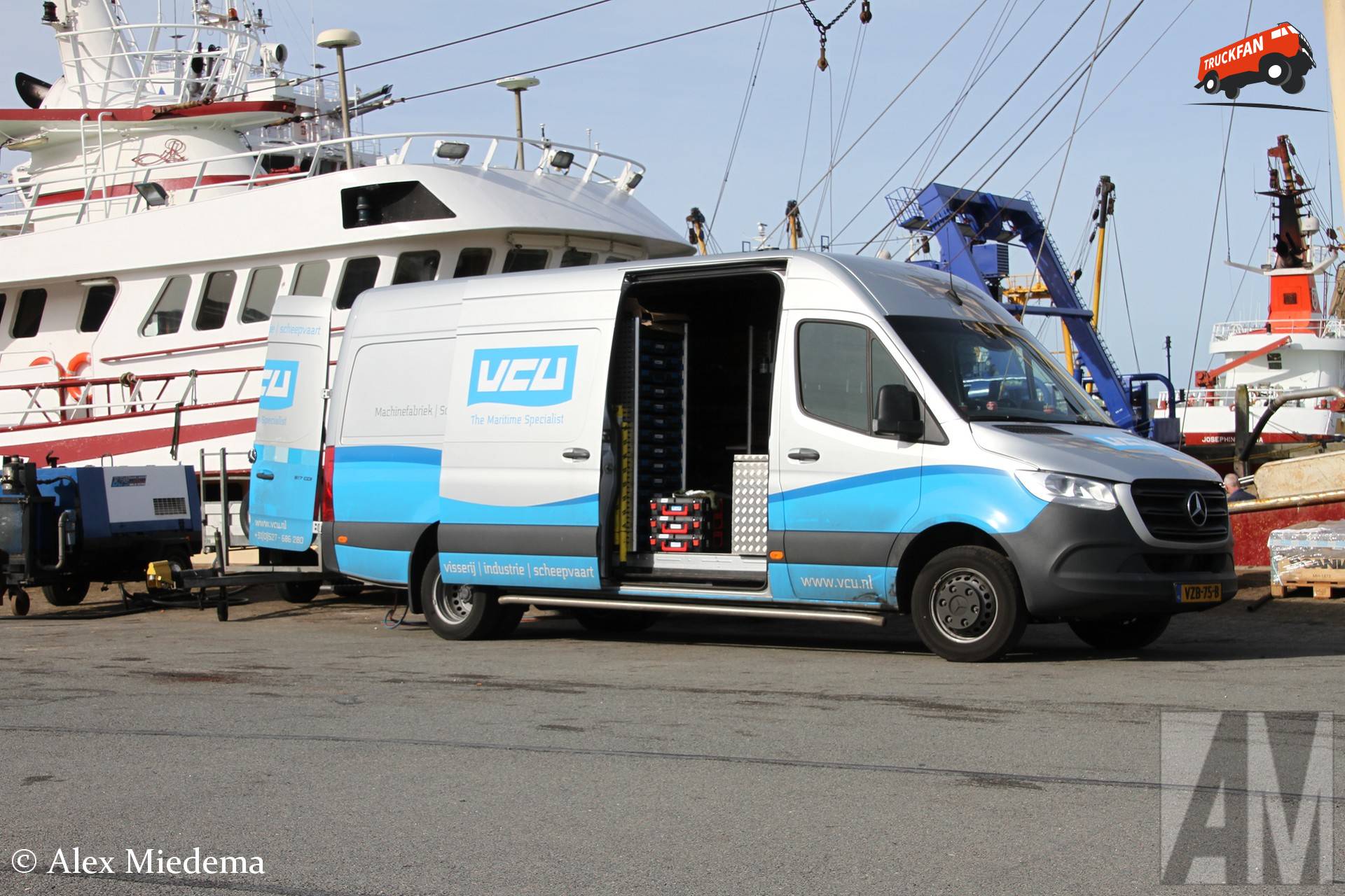 Mercedes-Benz Sprinter rijdende werkplaats in Harlingen haven