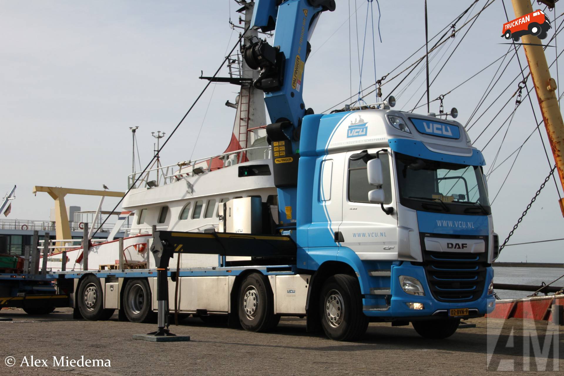 DAF CF Euro 6 truck with Palfinger PK 78002-SH crane
