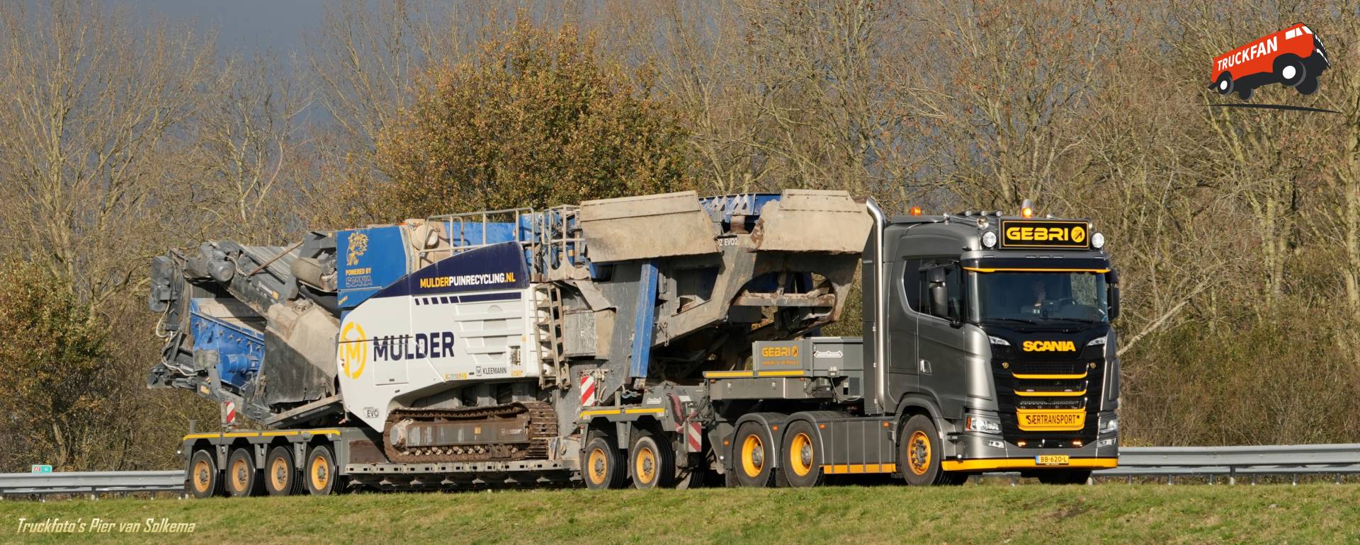 Scania S770 vrachtwagen op A7 Sneek