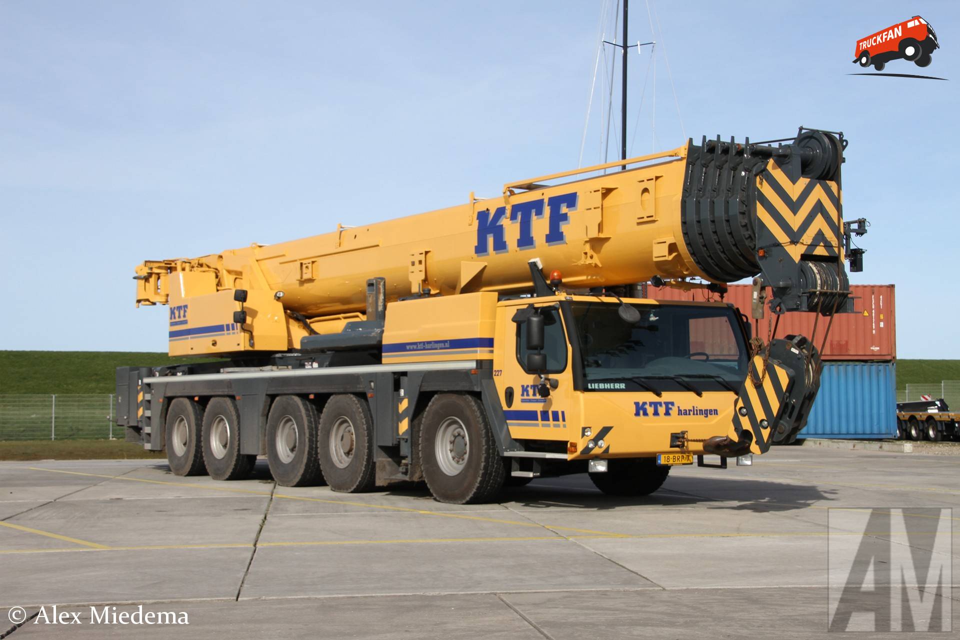 Liebherr LTM 1250 - 5.1 kraan bij KTF Harlingen