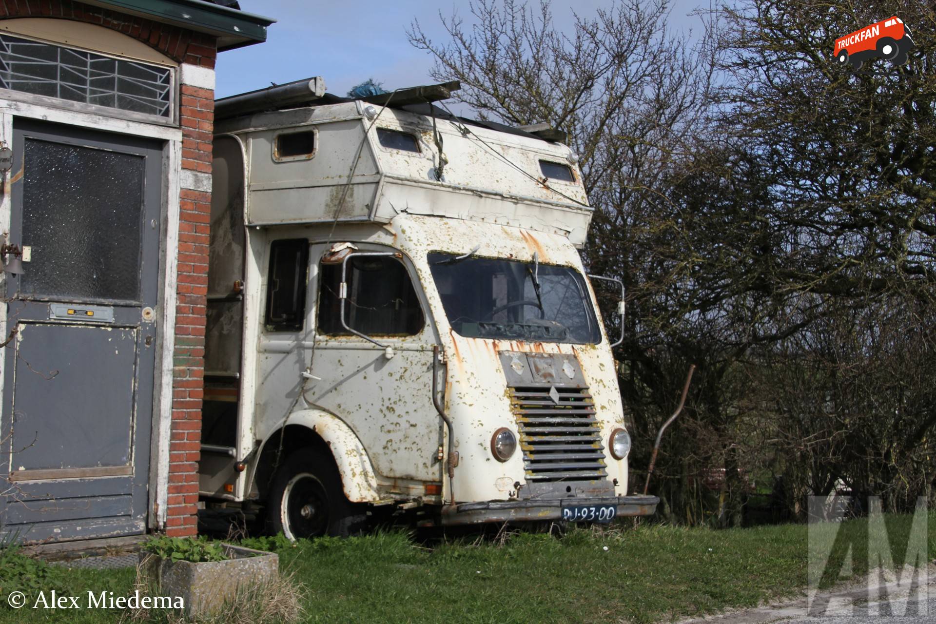 Renault Goelette camper op Bildtdijk
