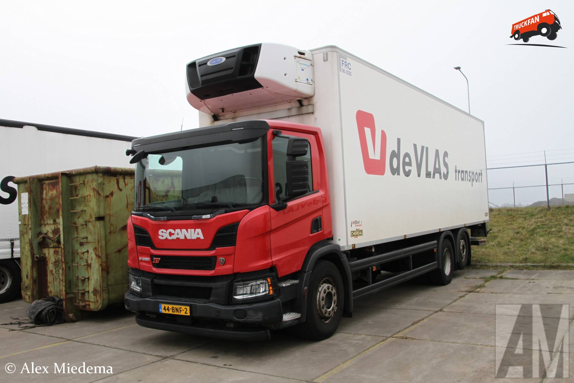 Scania P280 XT koelwagen bij De Vlas Harlingen