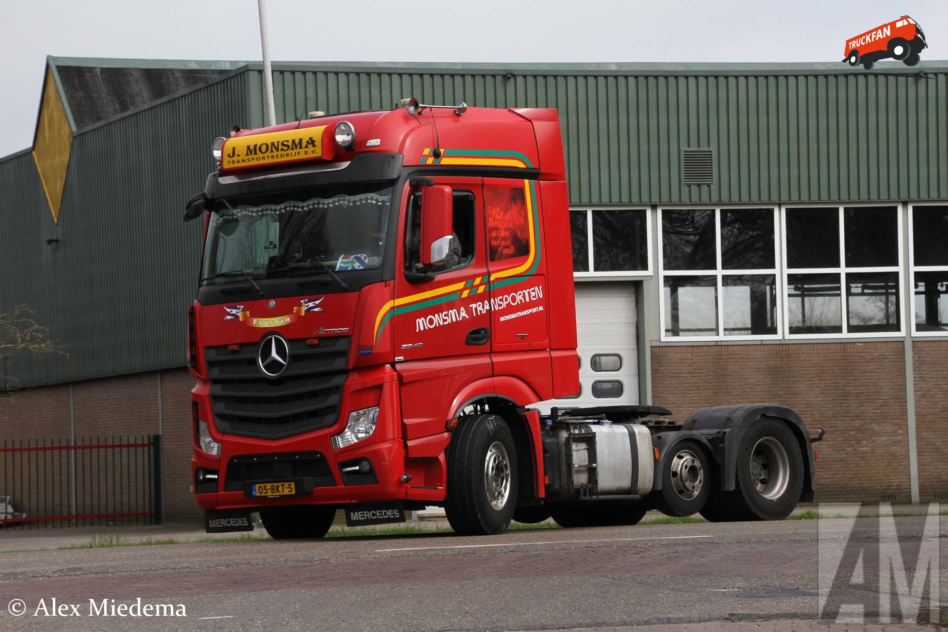 Mercedes-Benz Actros met voorloopas van J. Monsma