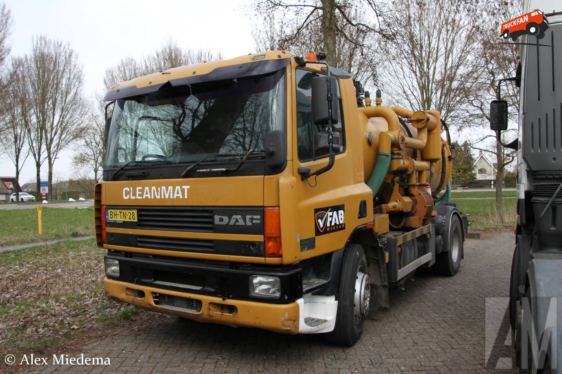 DAF 75CF vrachtwagen bij Rinsma Berlikum