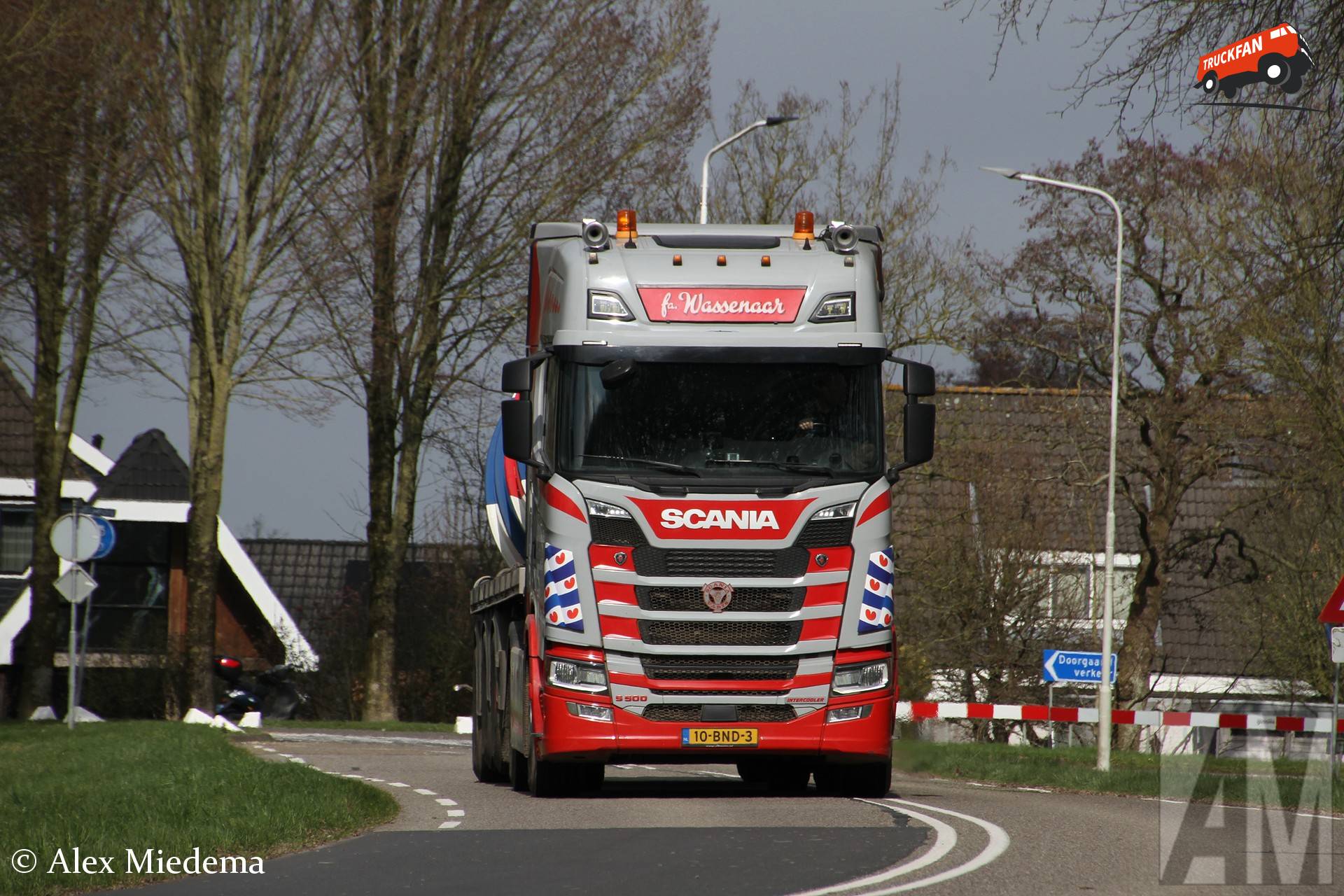 Scania S500 vrachtwagen van de firma Wassenaar in Berlikum