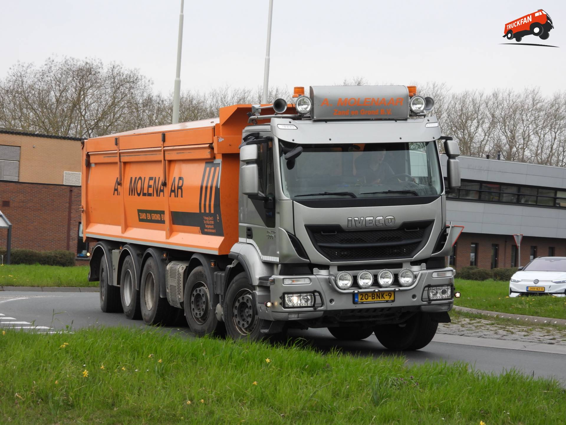 Iveco Trakker vrachtwagen bij Lopikerplein Schoonhoven