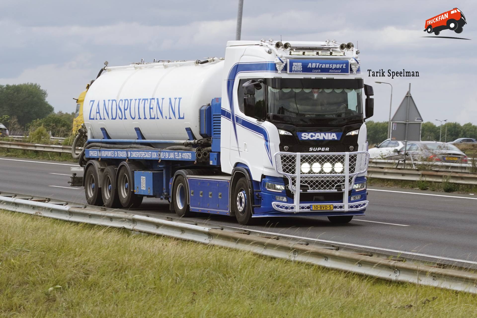 Scania 770S vrachtwagen van AB Transport op A15