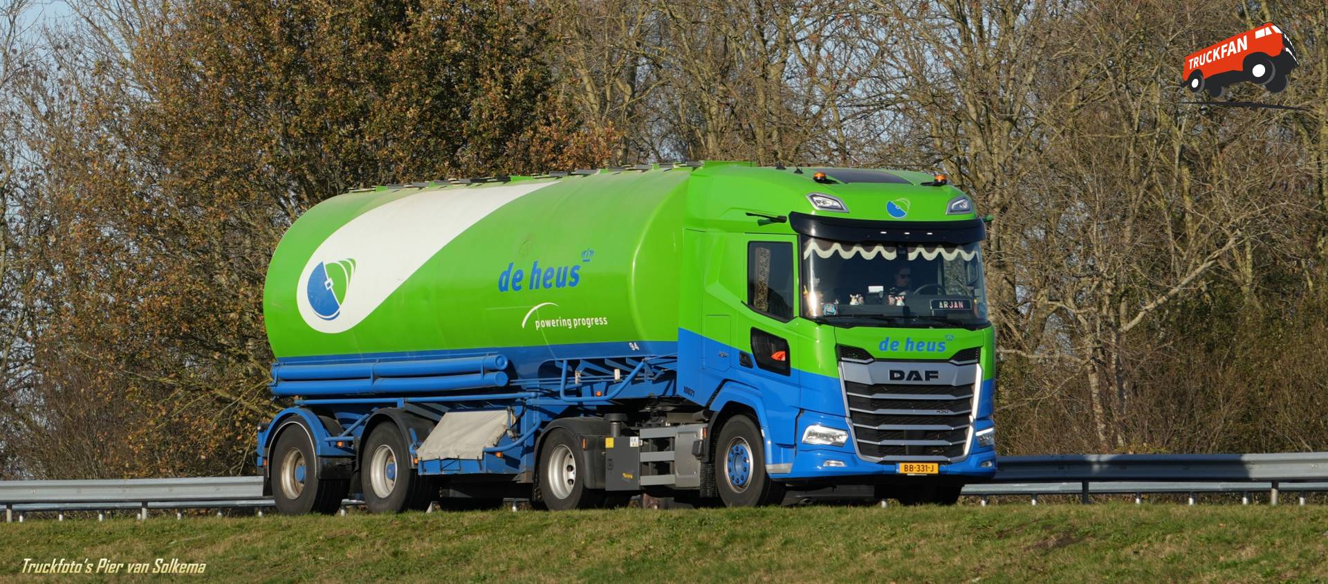 DAF XF vrachtwagen op de A7 bij Sneek