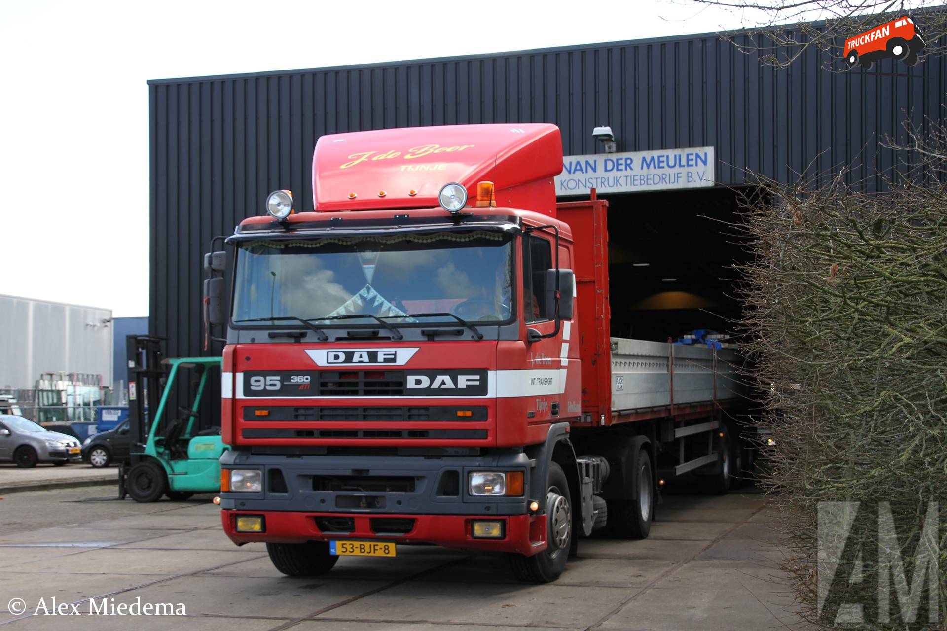 DAF 95 truck and Floor FLO-17-27 trailer at Van der Meulen Konstruktiebedrijf