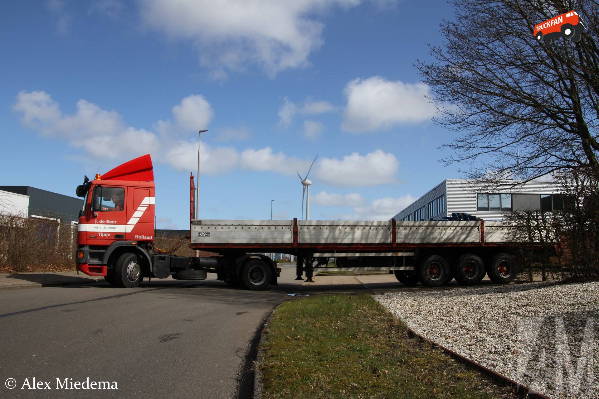 DAF FT 95 360 ATi truck met Floor FLO-17-27 oplegger