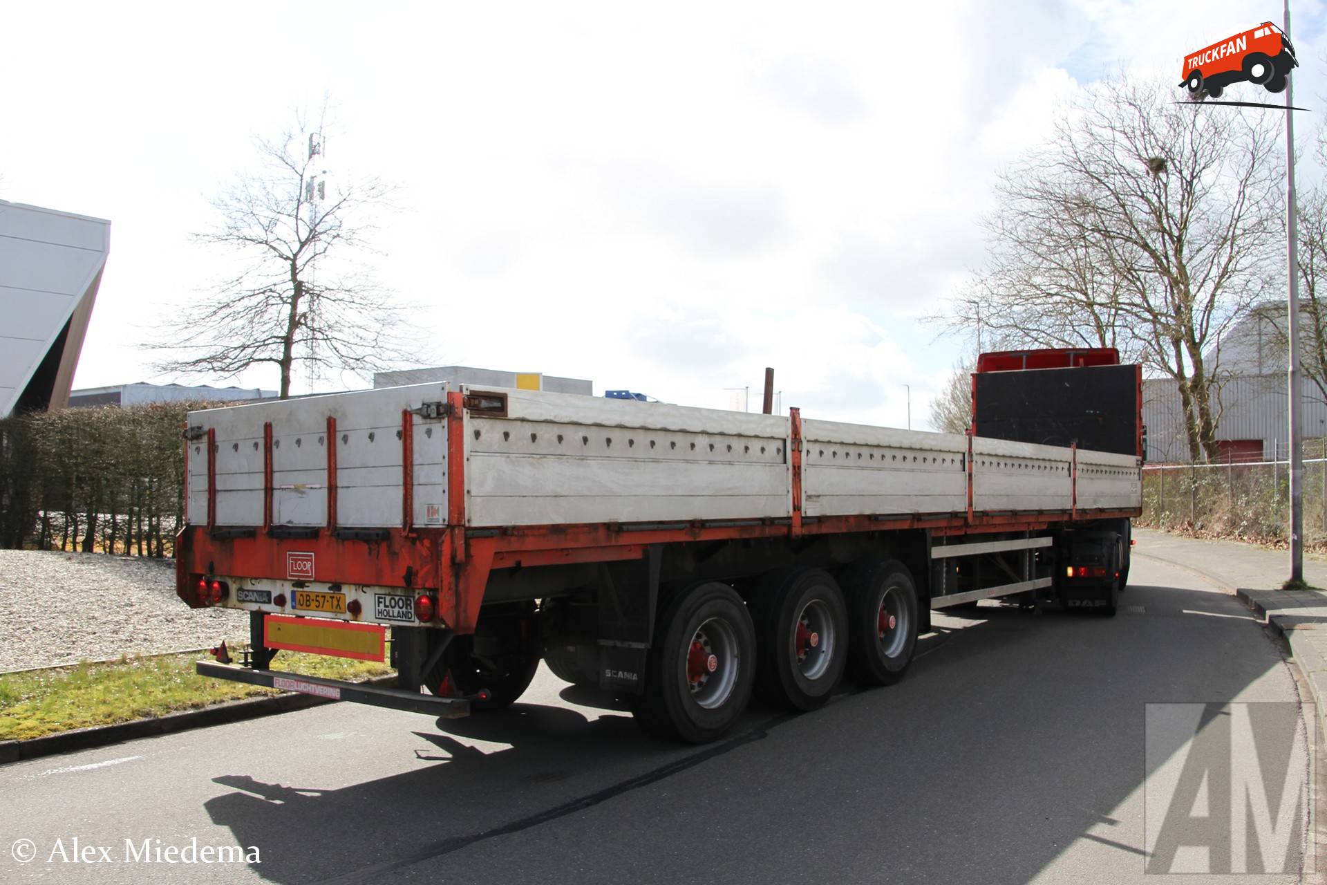 Floor FLO-17-27 gekoppeld aan DAF 95 trekker