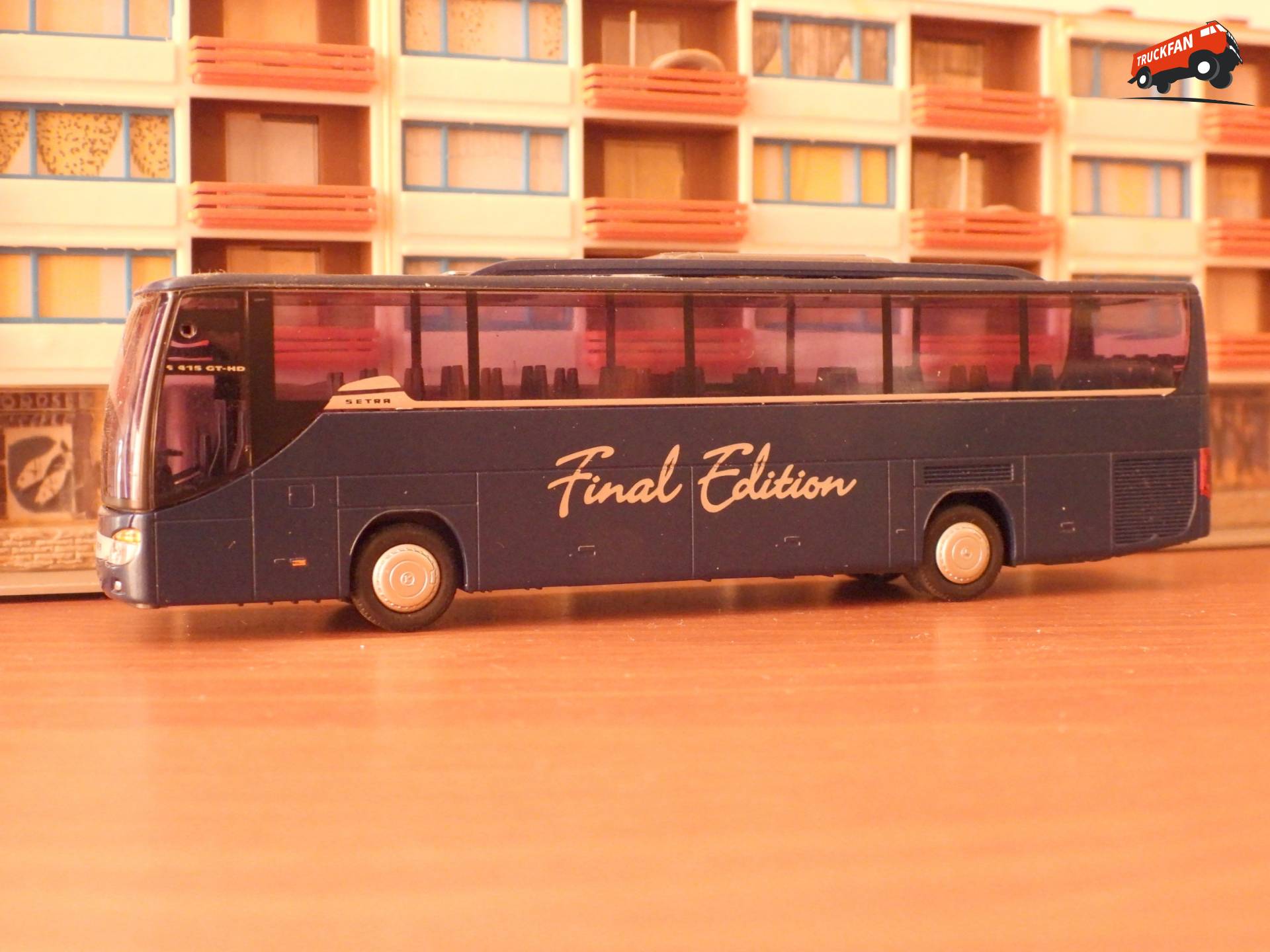 Setra S415GT-HD bus voor flatgebouw
